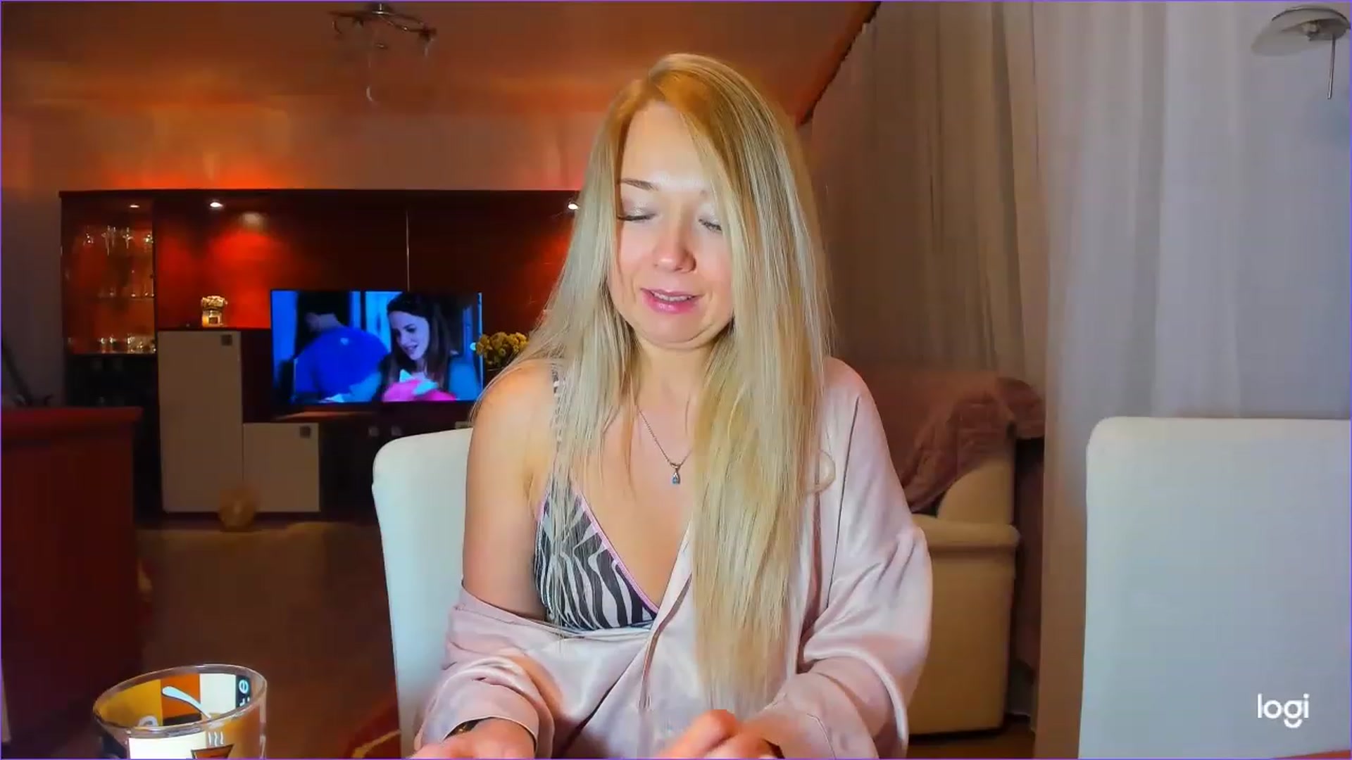 Gallery image thumbnail from LoraGlow's myfreecams stream on, 12/02/2022, 22:22 image 17 of 20