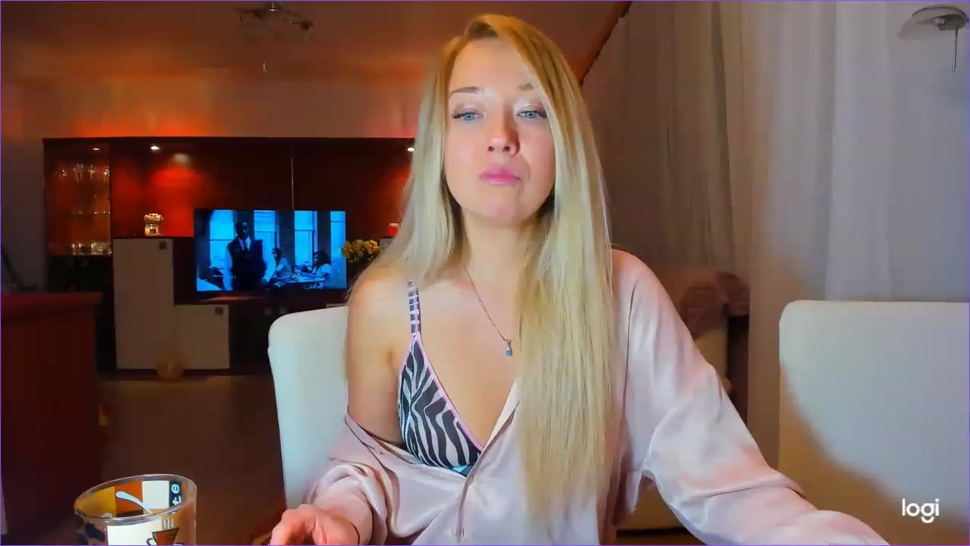 Gallery image thumbnail from LoraGlow's myfreecams stream on, 12/02/2022, 22:22 image 15 of 20