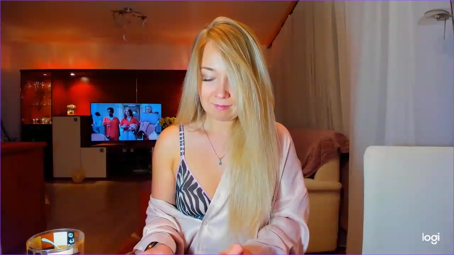 Gallery image thumbnail from LoraGlow's myfreecams stream on, 12/02/2022, 22:22 image 4 of 20