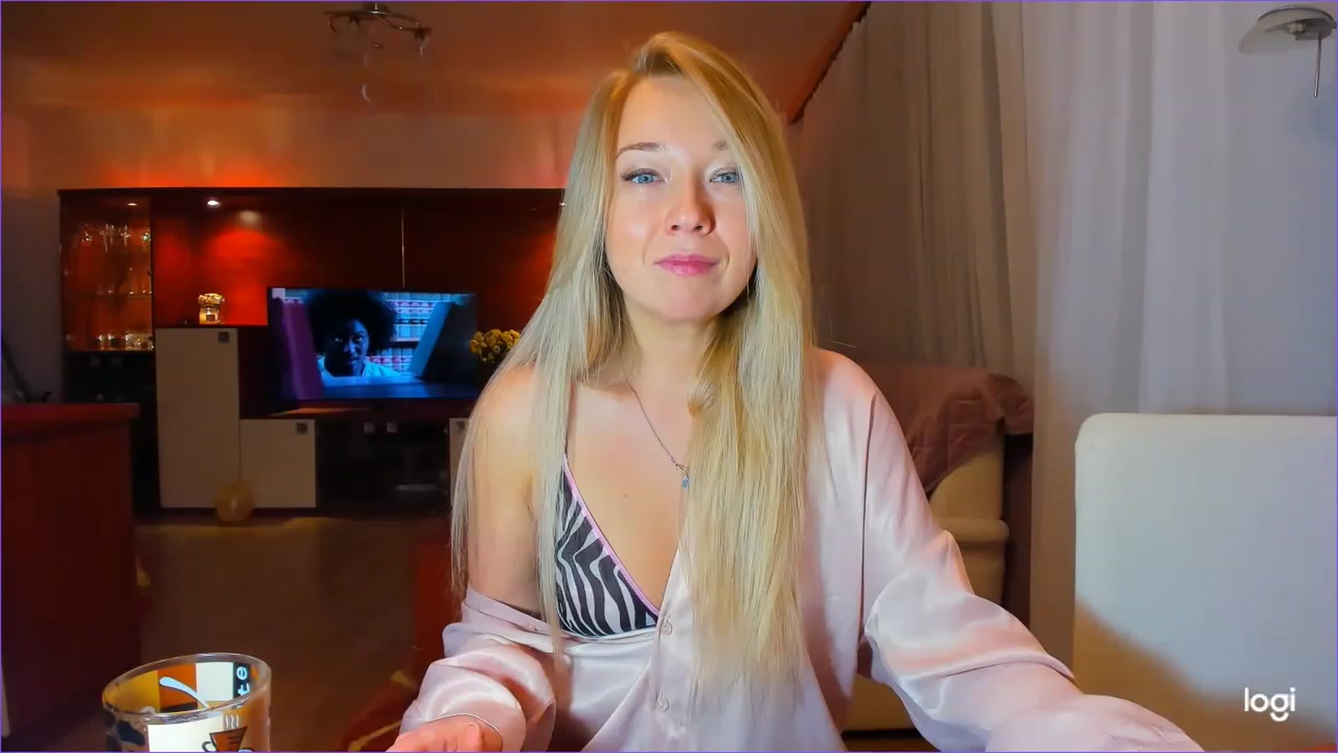 Gallery image thumbnail from LoraGlow's myfreecams stream on, 12/02/2022, 22:22 image 12 of 20