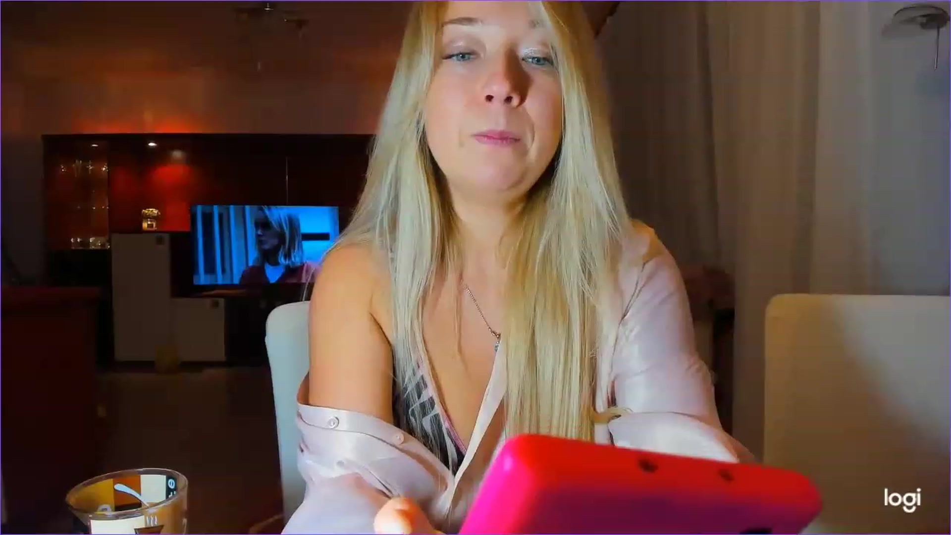 Gallery image thumbnail from LoraGlow's myfreecams stream on, 12/02/2022, 22:22 image 18 of 20