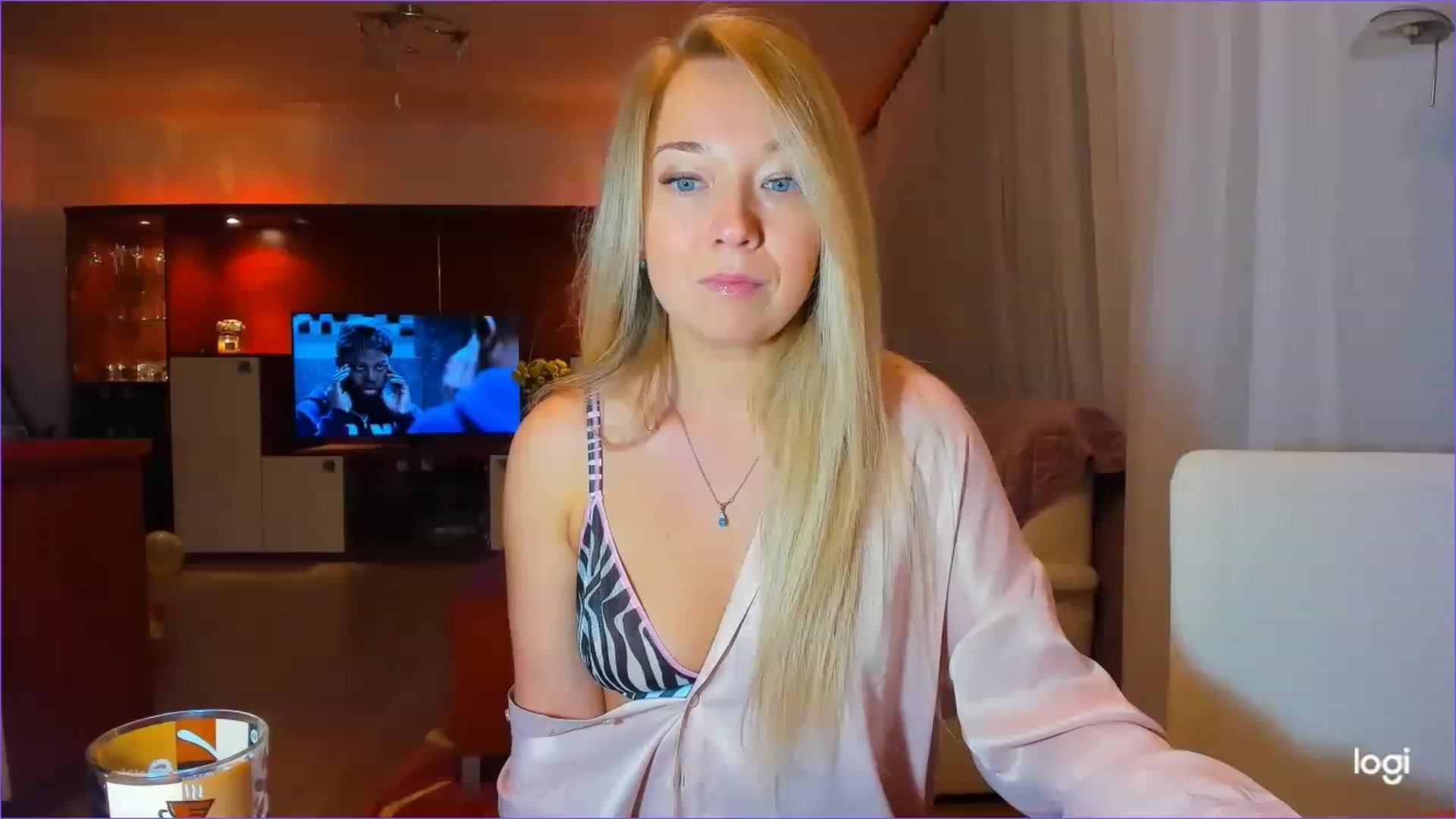 Gallery image thumbnail from LoraGlow's myfreecams stream on, 12/02/2022, 23:54 image 1 of 20