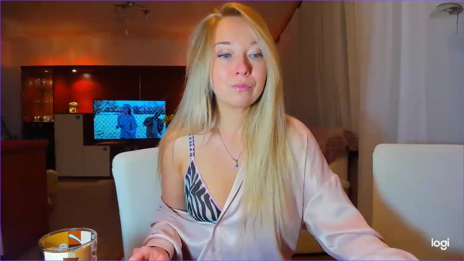 Gallery image thumbnail from LoraGlow's myfreecams stream on, 12/02/2022, 23:54 image 4 of 20