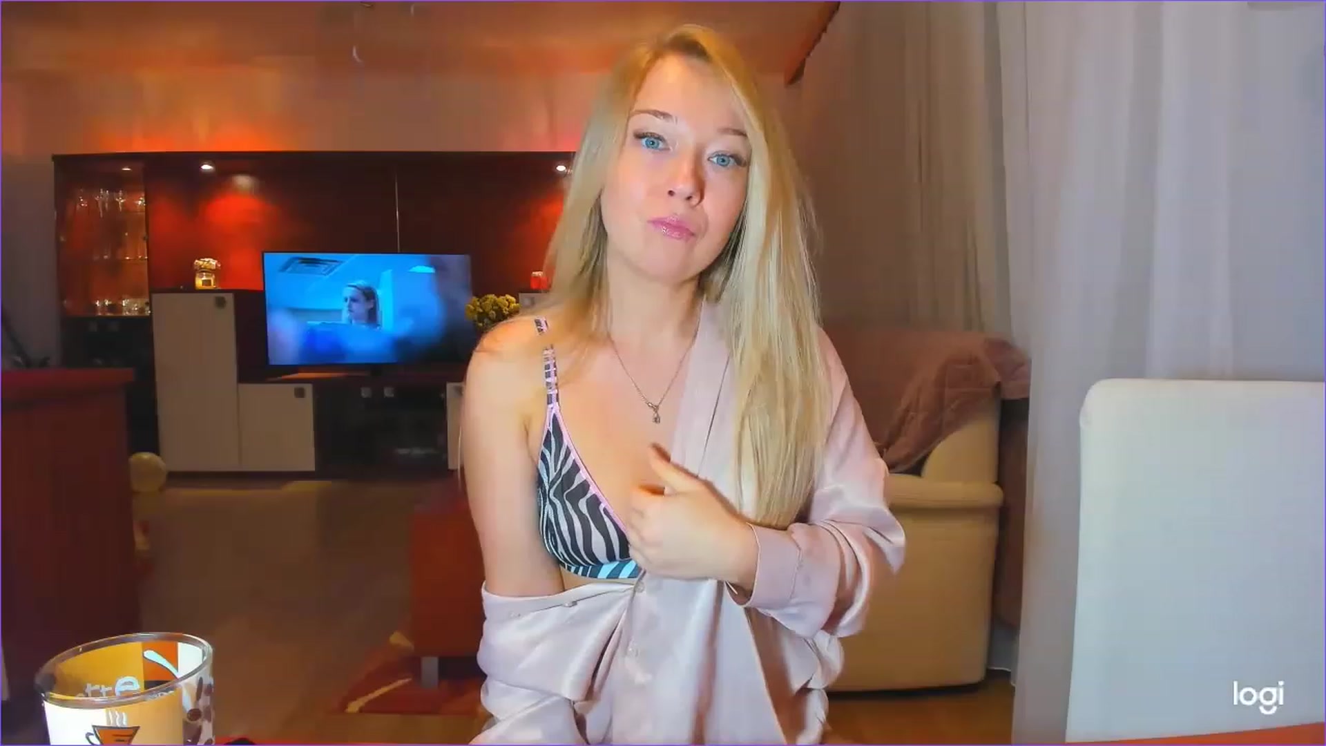 Gallery image thumbnail from LoraGlow's myfreecams stream on, 12/02/2022, 23:54 image 13 of 20