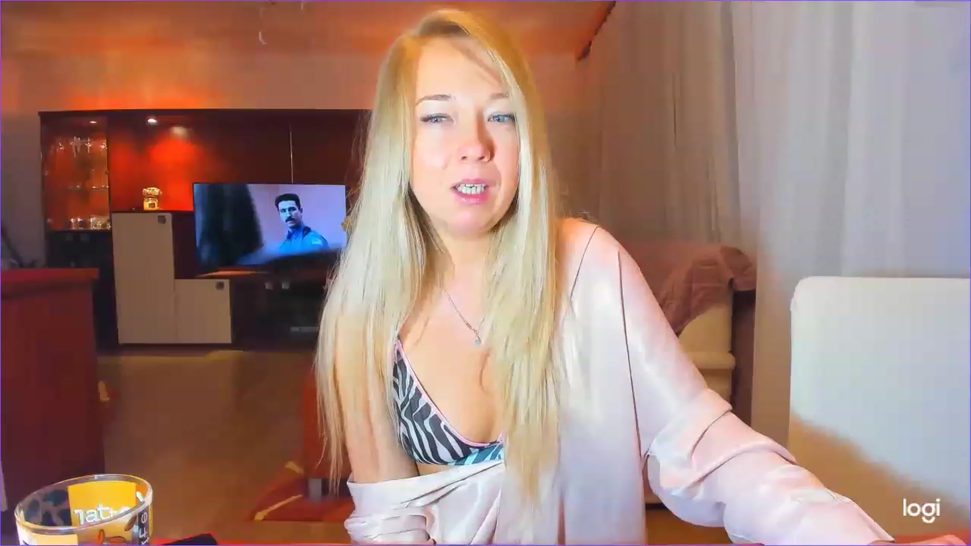 Gallery image thumbnail from LoraGlow's myfreecams stream on, 12/03/2022, 02:17 image 6 of 20