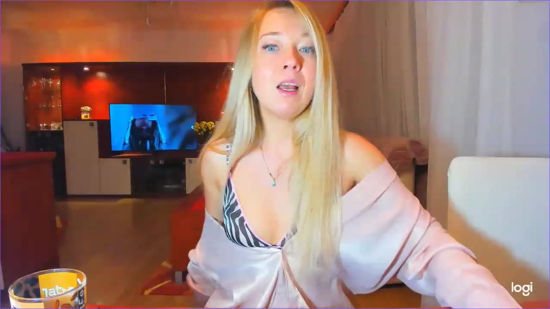 Gallery image thumbnail from LoraGlow's myfreecams stream on, 12/03/2022, 02:17 image 8 of 20
