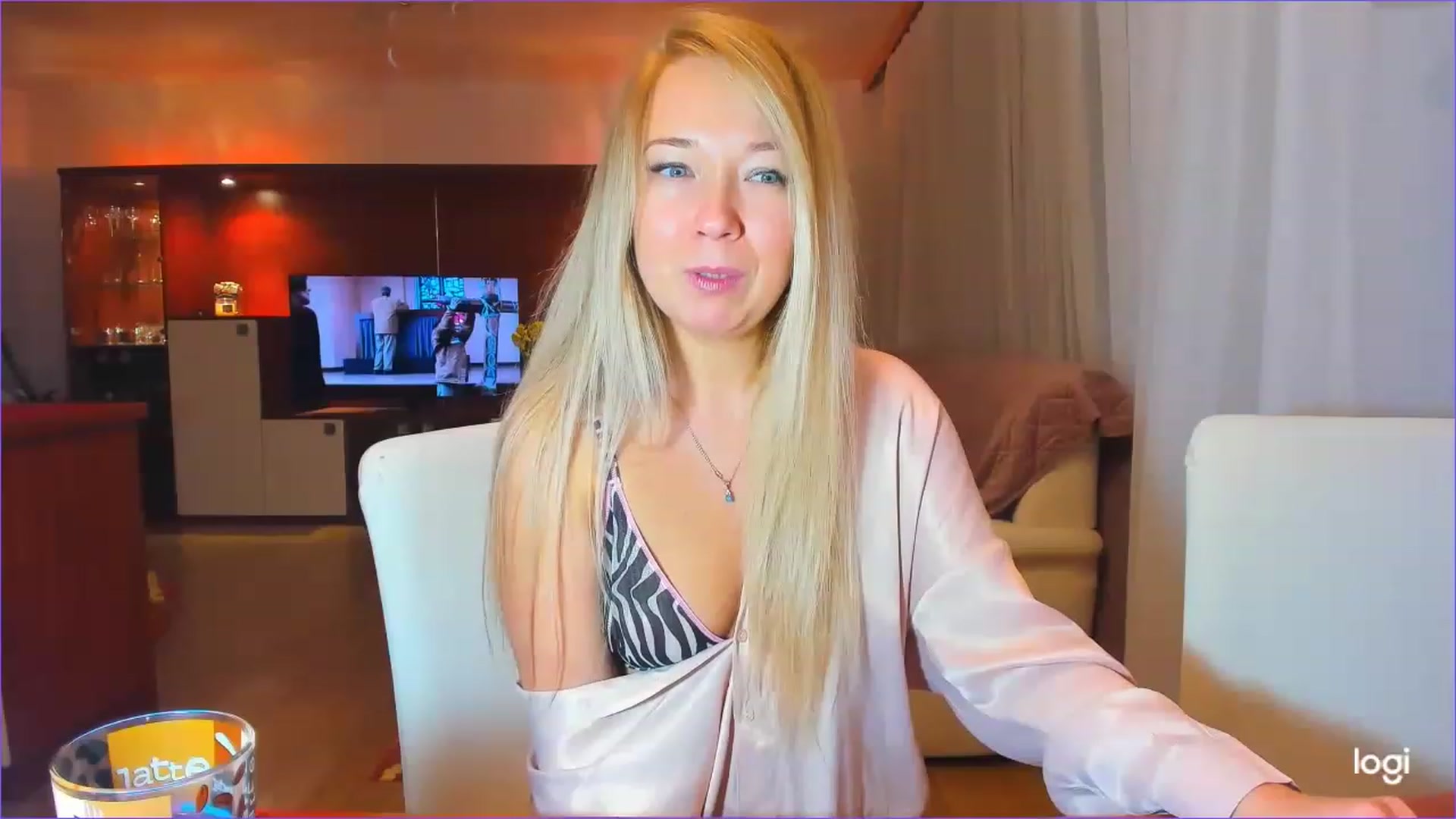 Gallery image thumbnail from LoraGlow's myfreecams stream on, 12/03/2022, 02:17 image 2 of 20