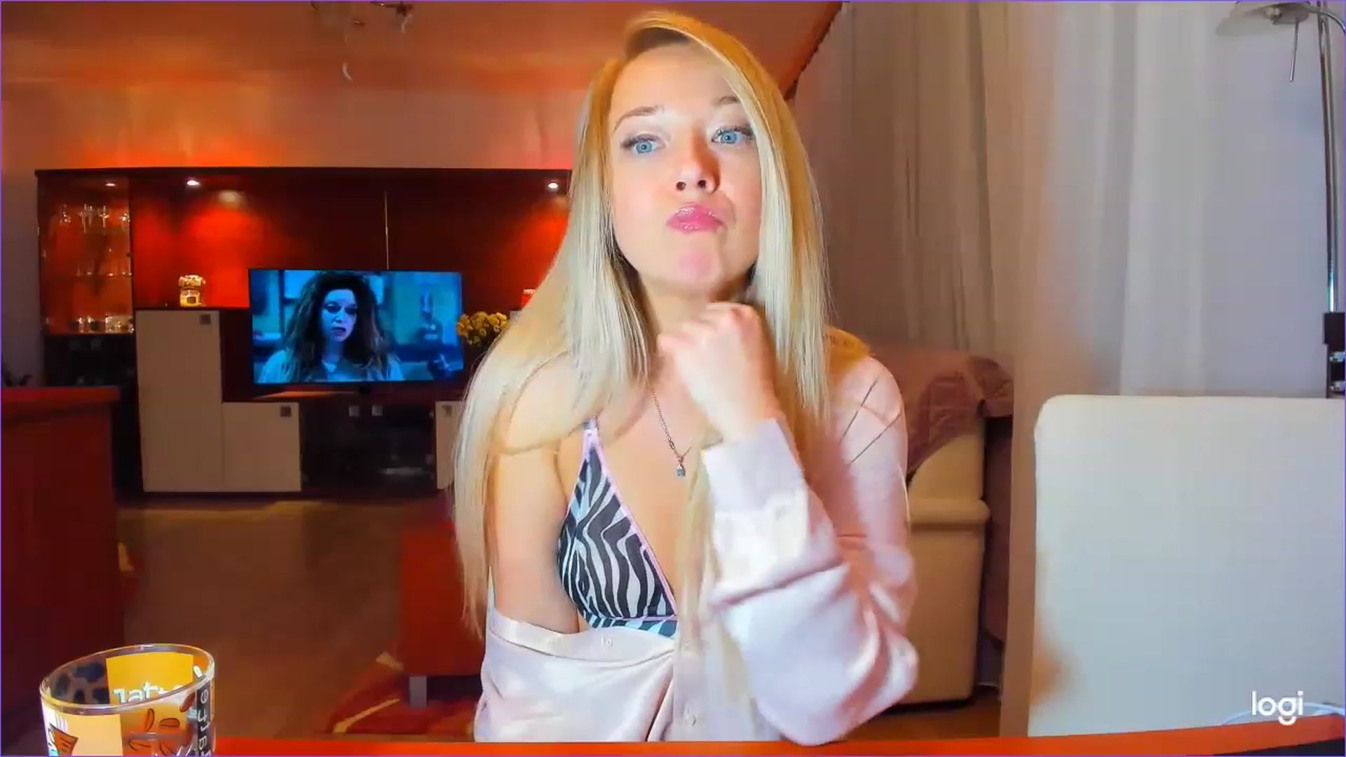 Gallery image thumbnail from LoraGlow's myfreecams stream on, 12/03/2022, 02:17 image 20 of 20