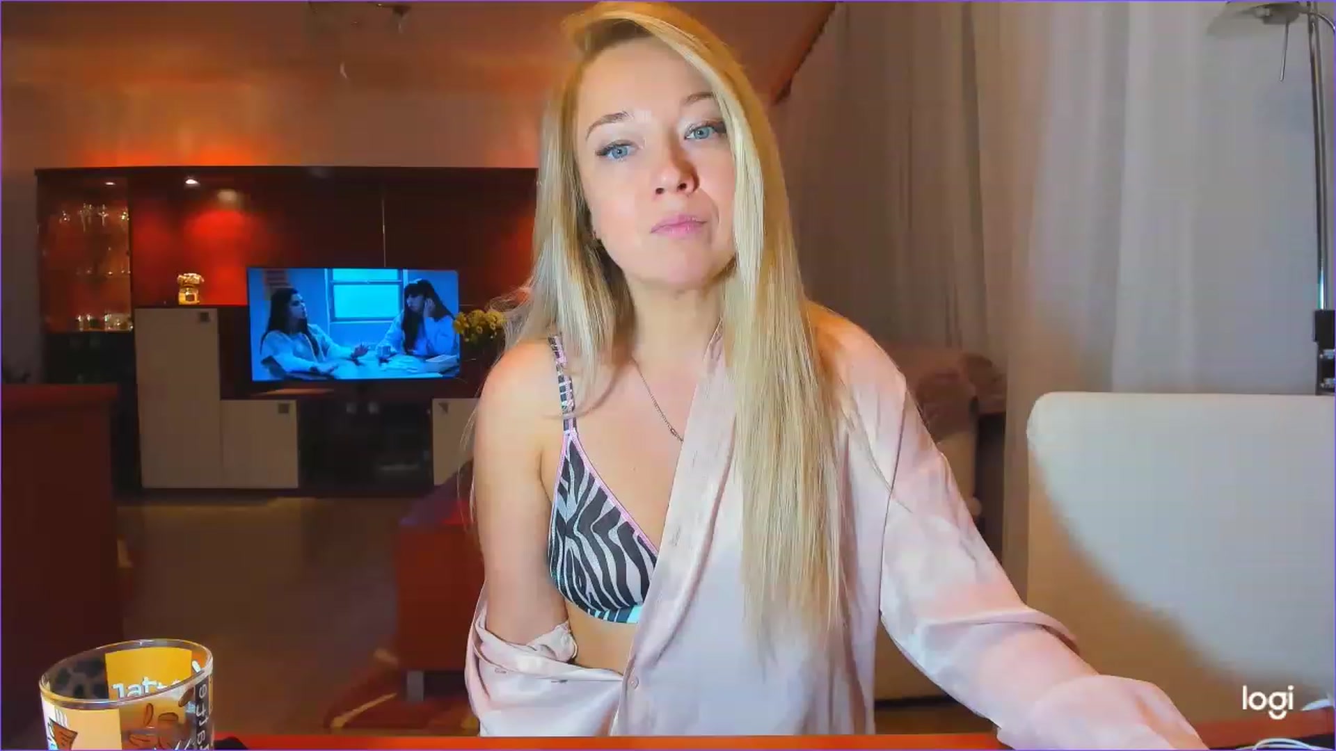 Gallery image thumbnail from LoraGlow's myfreecams stream on, 12/03/2022, 02:17 image 18 of 20