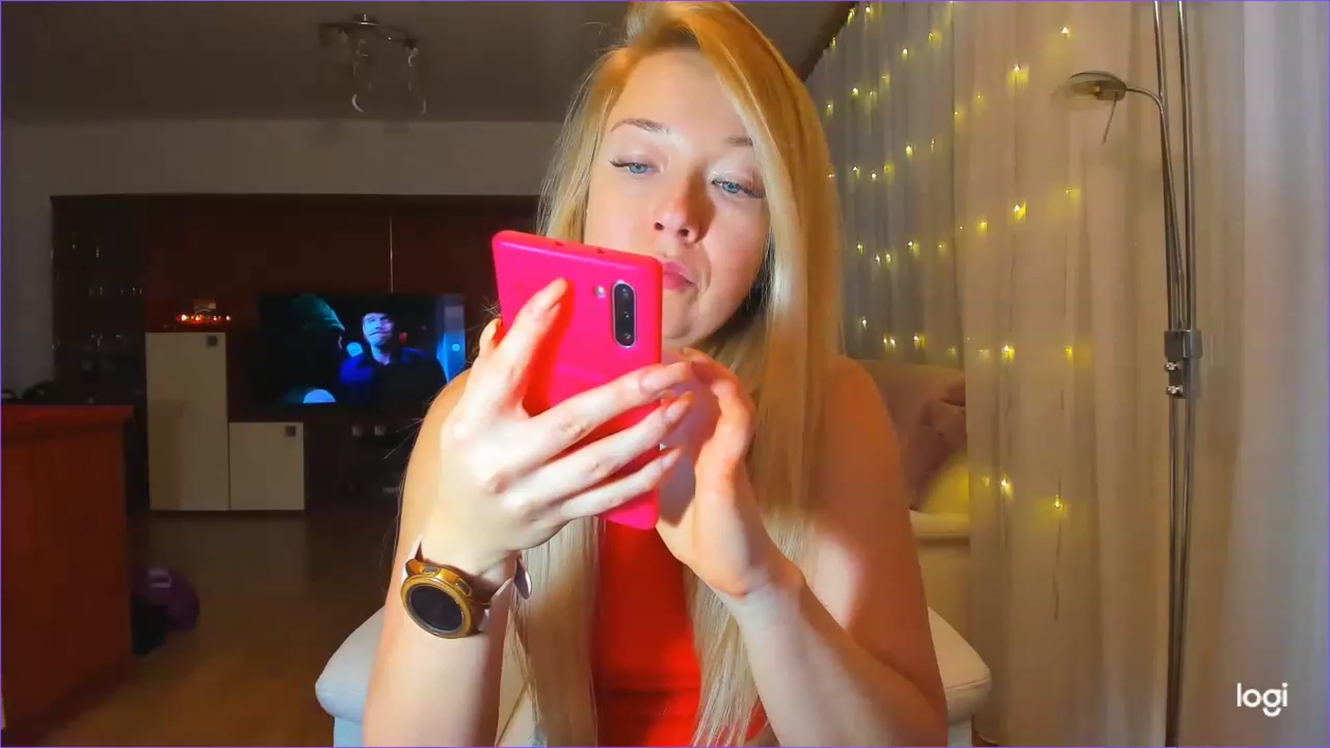 Gallery image thumbnail from LoraGlow's myfreecams stream on, 12/06/2022, 02:01 image 7 of 20