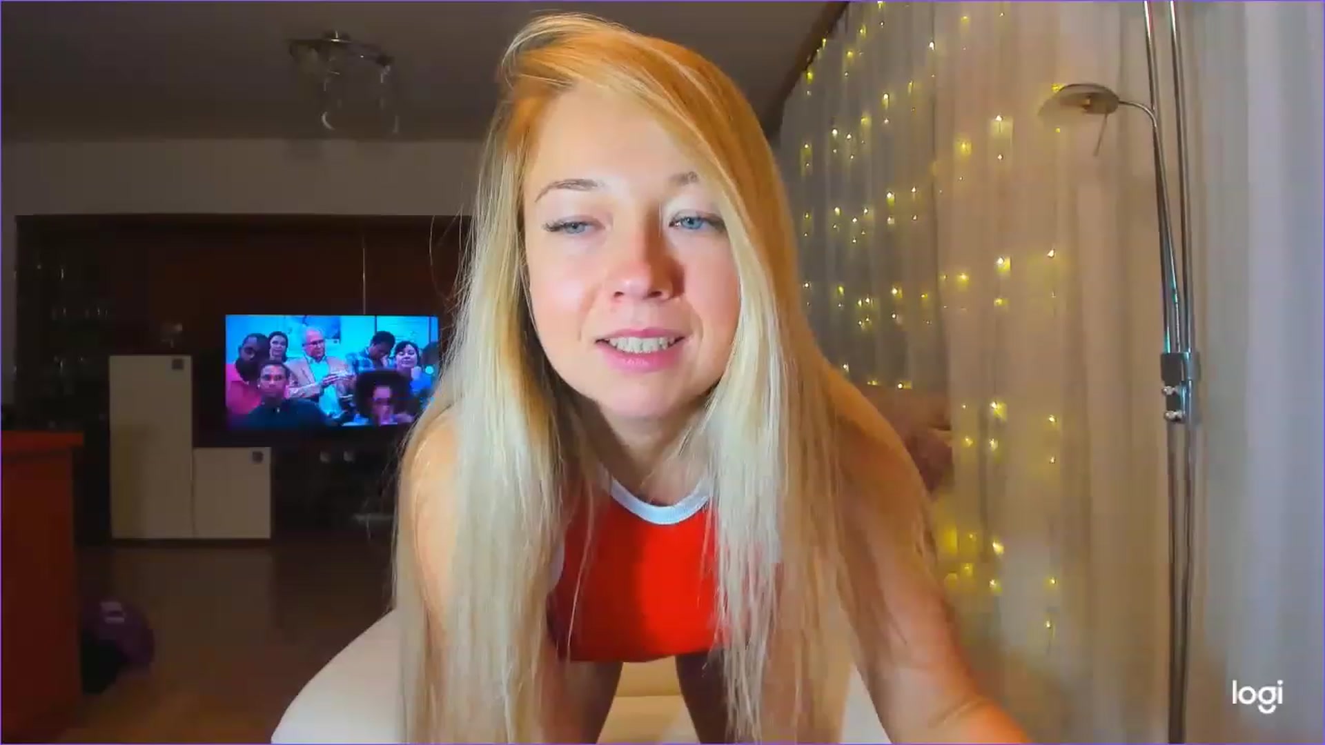Gallery image thumbnail from LoraGlow's myfreecams stream on, 12/06/2022, 02:52 image 12 of 20