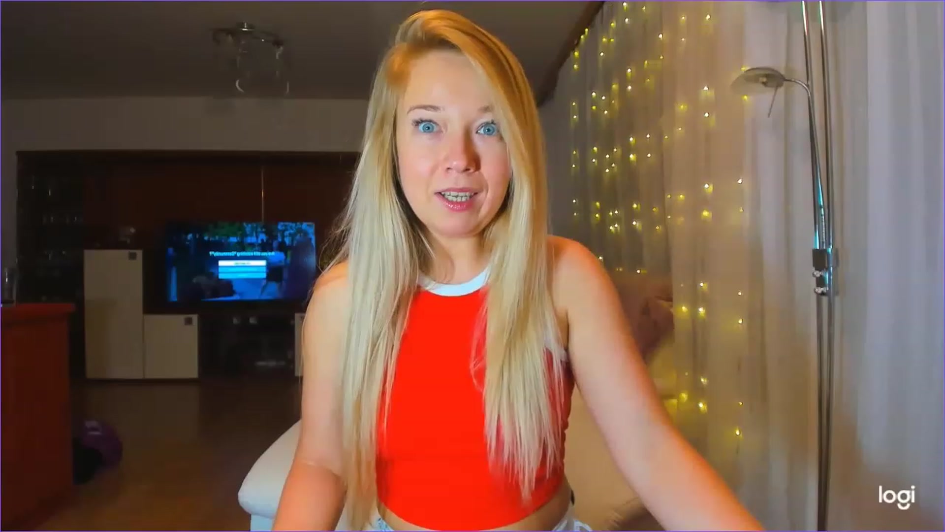 Gallery image thumbnail from LoraGlow's myfreecams stream on, 12/06/2022, 04:30 image 6 of 20