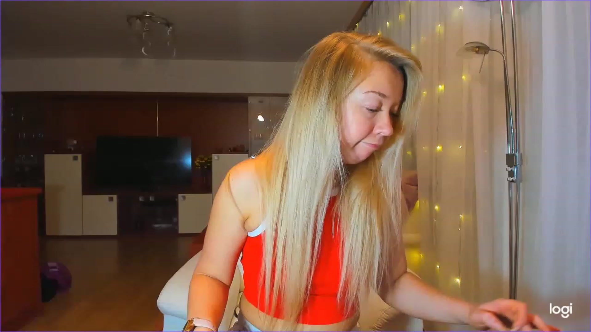 Gallery image thumbnail from LoraGlow's myfreecams stream on, 12/06/2022, 05:58 image 9 of 20