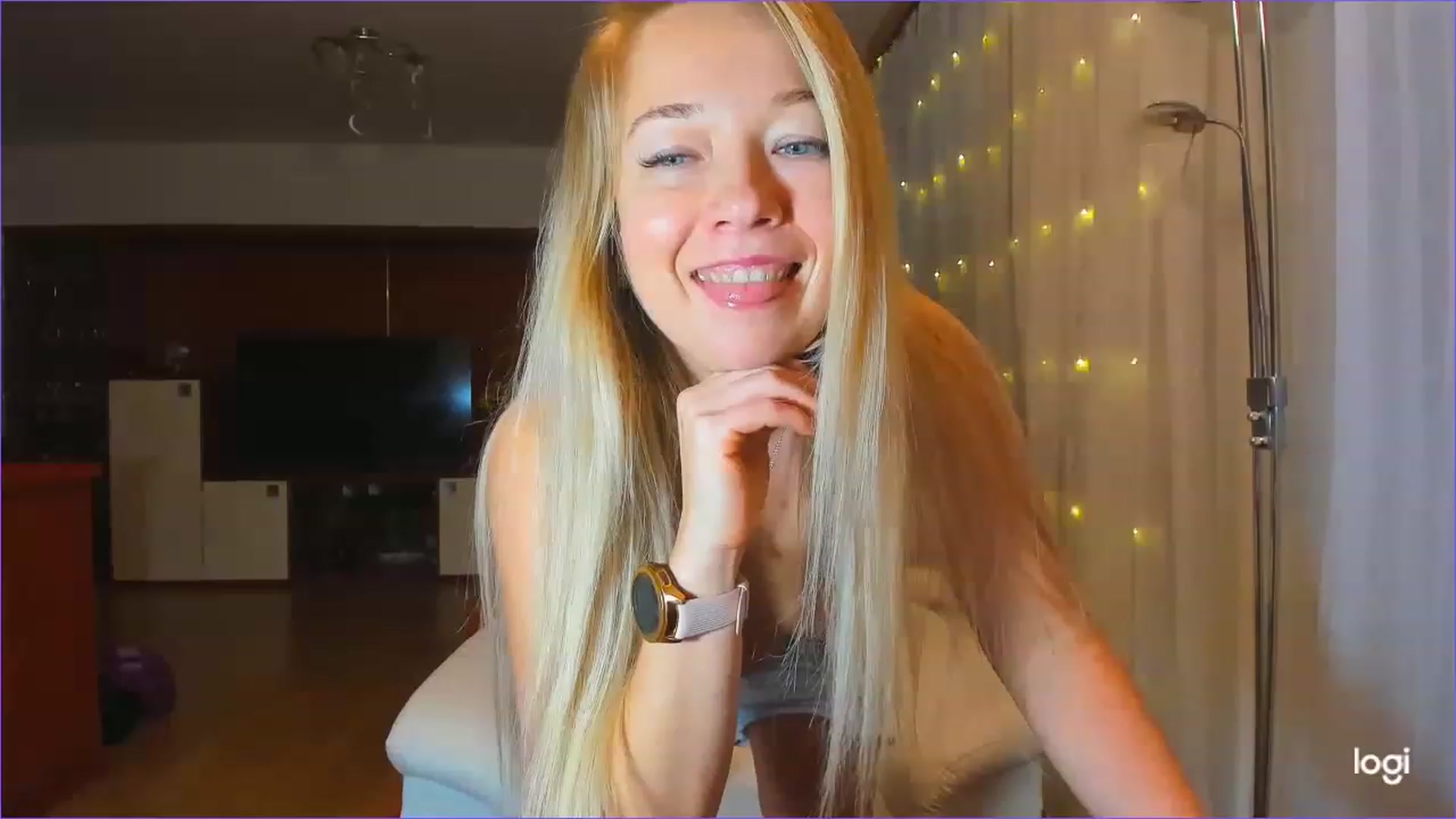 Gallery image thumbnail from LoraGlow's myfreecams stream on, 12/06/2022, 05:58 image 4 of 20