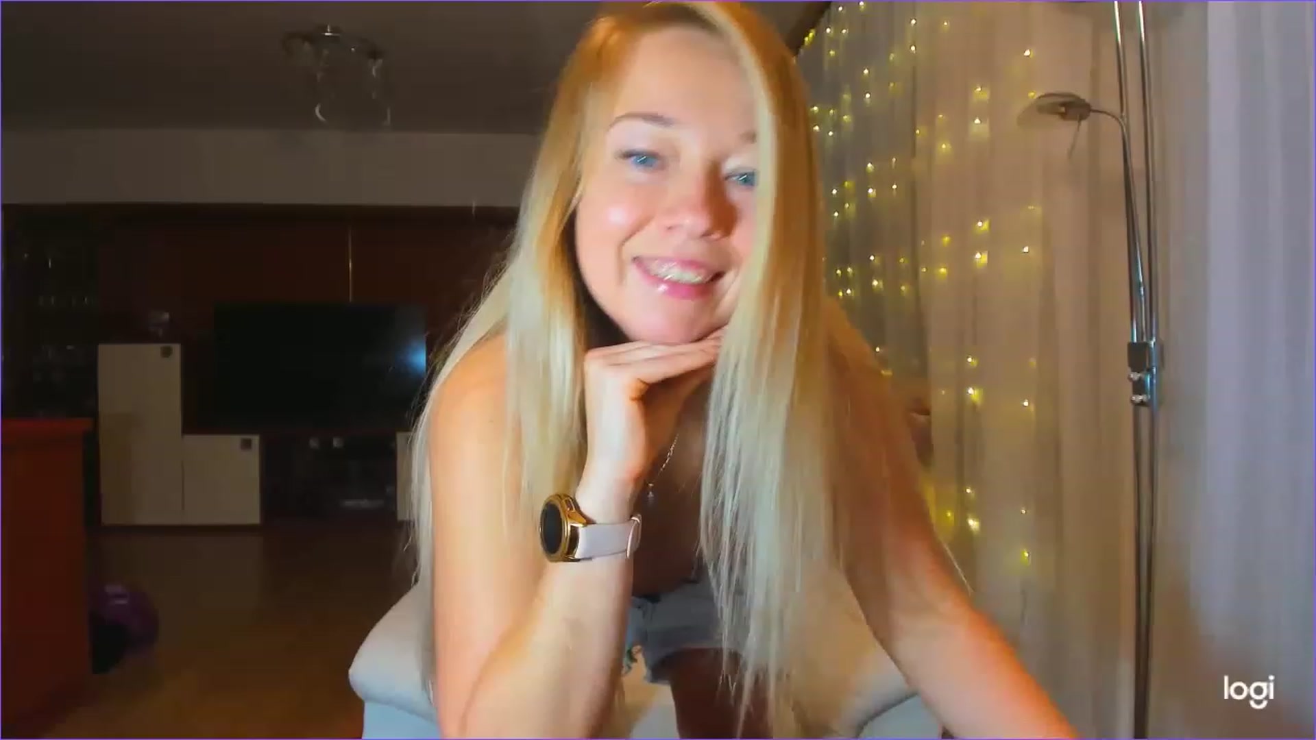 Gallery image thumbnail from LoraGlow's myfreecams stream on, 12/06/2022, 05:58 image 5 of 20