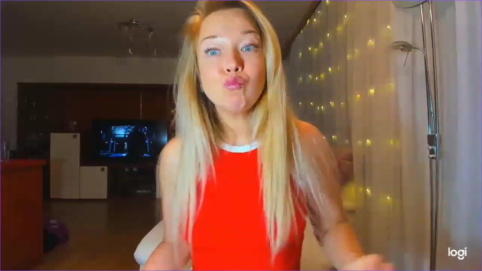 Gallery image thumbnail from LoraGlow's myfreecams stream on, 12/06/2022, 07:14 image 12 of 20