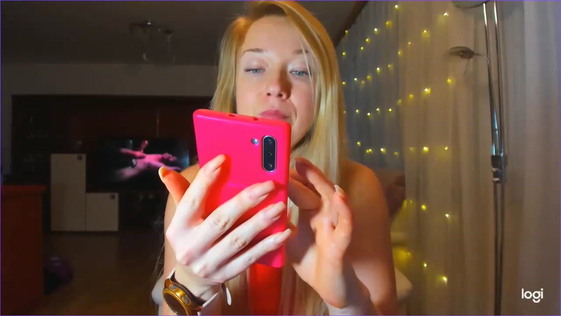 Gallery image thumbnail from LoraGlow's myfreecams stream on, 12/06/2022, 07:49 image 2 of 20