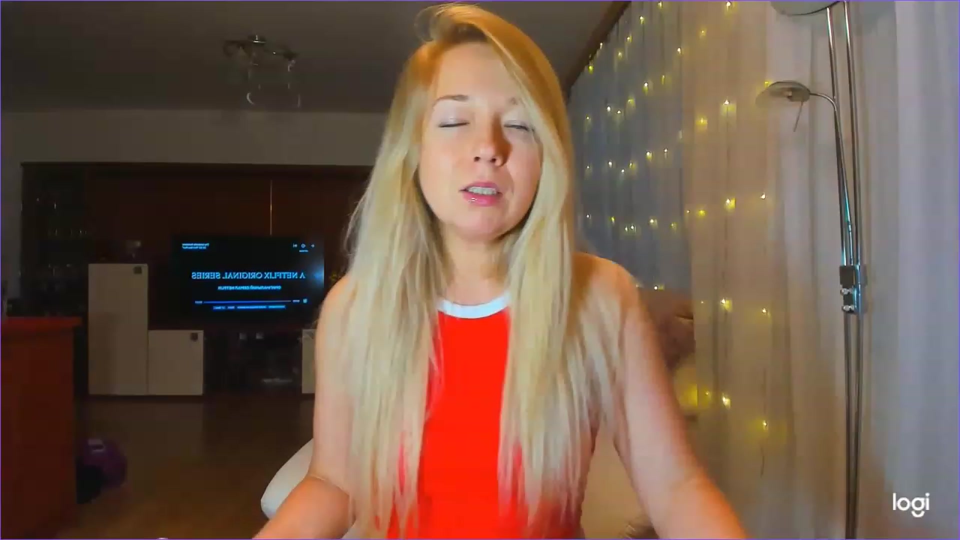 Gallery image thumbnail from LoraGlow's myfreecams stream on, 12/06/2022, 07:49 image 16 of 20