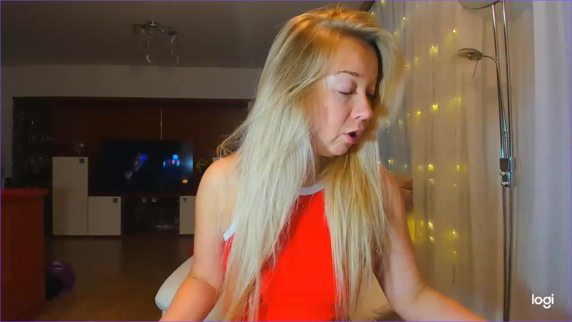 Gallery image thumbnail from LoraGlow's myfreecams stream on, 12/06/2022, 07:49 image 13 of 20