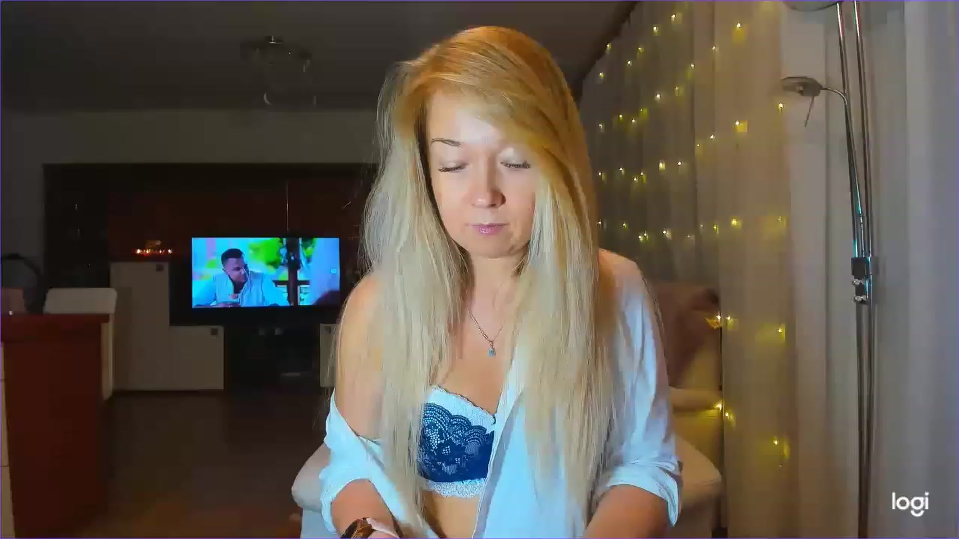 Gallery image thumbnail from LoraGlow's myfreecams stream on, 12/06/2022, 22:12 image 7 of 20