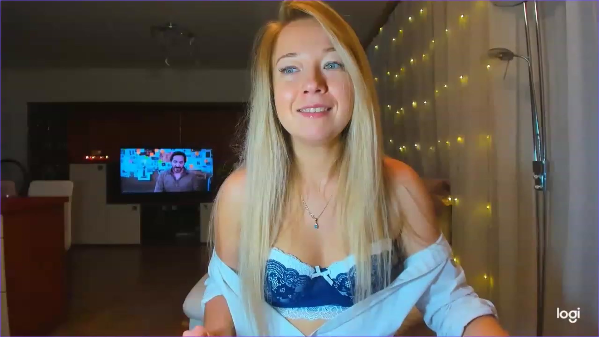 Gallery image thumbnail from LoraGlow's myfreecams stream on, 12/06/2022, 22:12 image 9 of 20