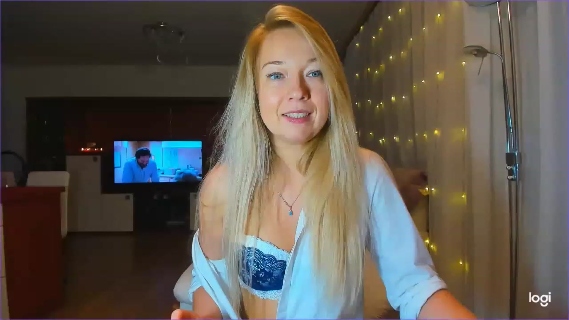 Gallery image thumbnail from LoraGlow's myfreecams stream on, 12/06/2022, 22:12 image 2 of 20