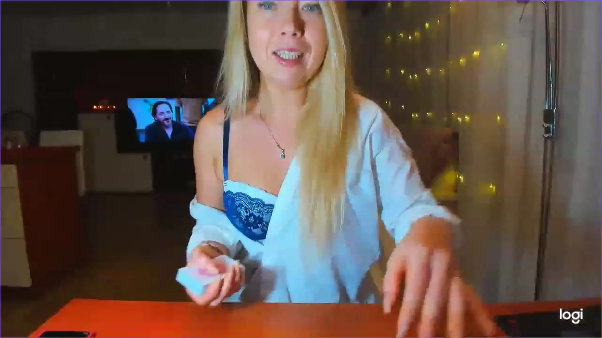 Gallery image thumbnail from LoraGlow's myfreecams stream on, 12/06/2022, 23:21 image 3 of 20