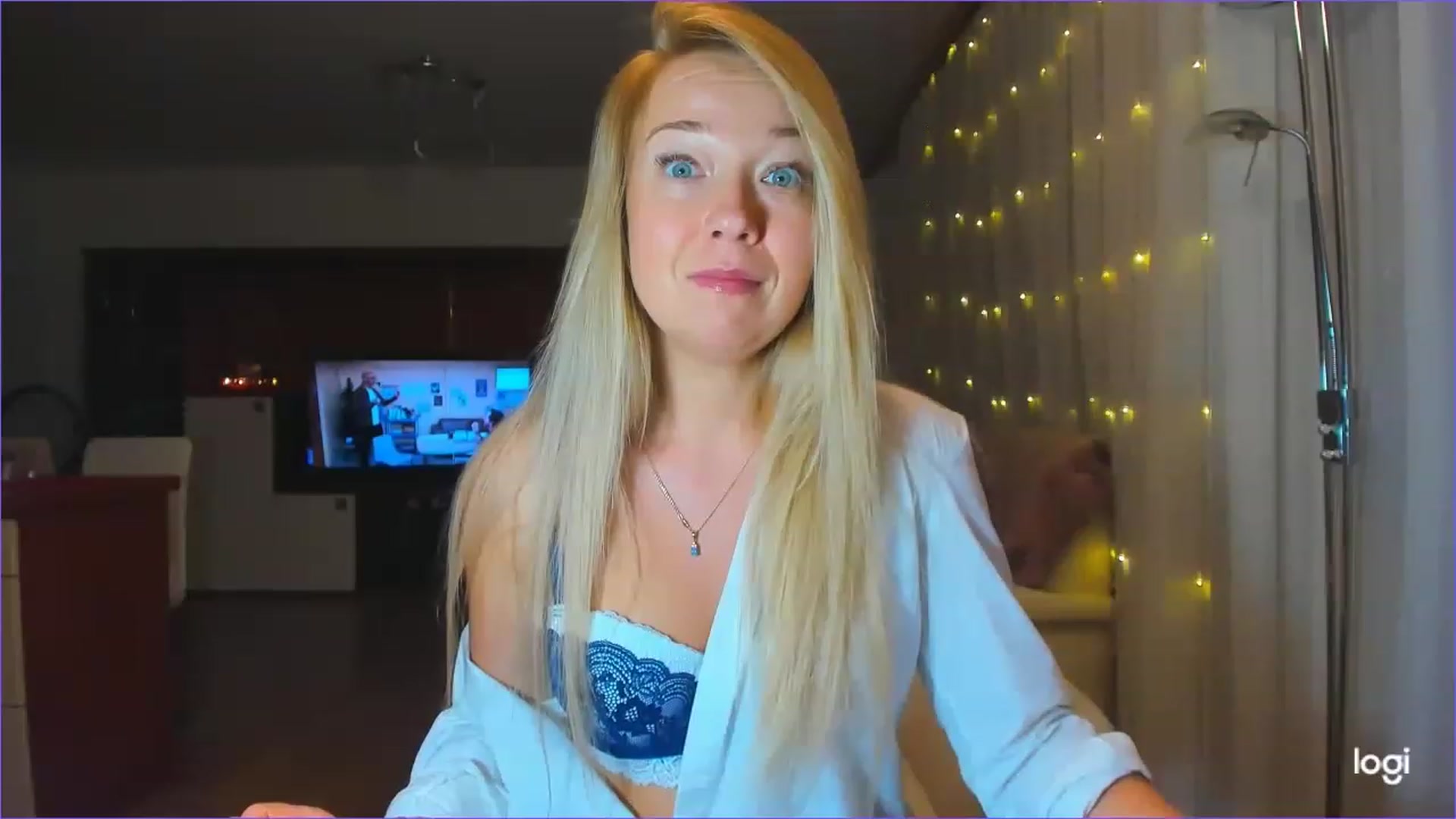 Gallery image thumbnail from LoraGlow's myfreecams stream on, 12/06/2022, 23:21 image 15 of 20
