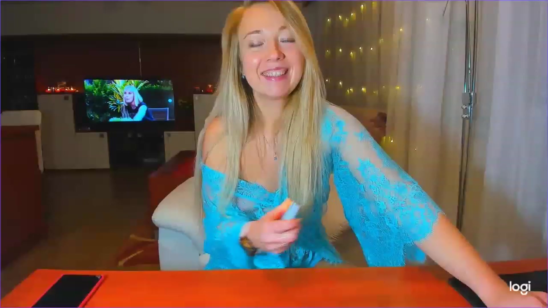 Gallery image thumbnail from LoraGlow's myfreecams stream on, 12/08/2022, 24:29 image 5 of 20
