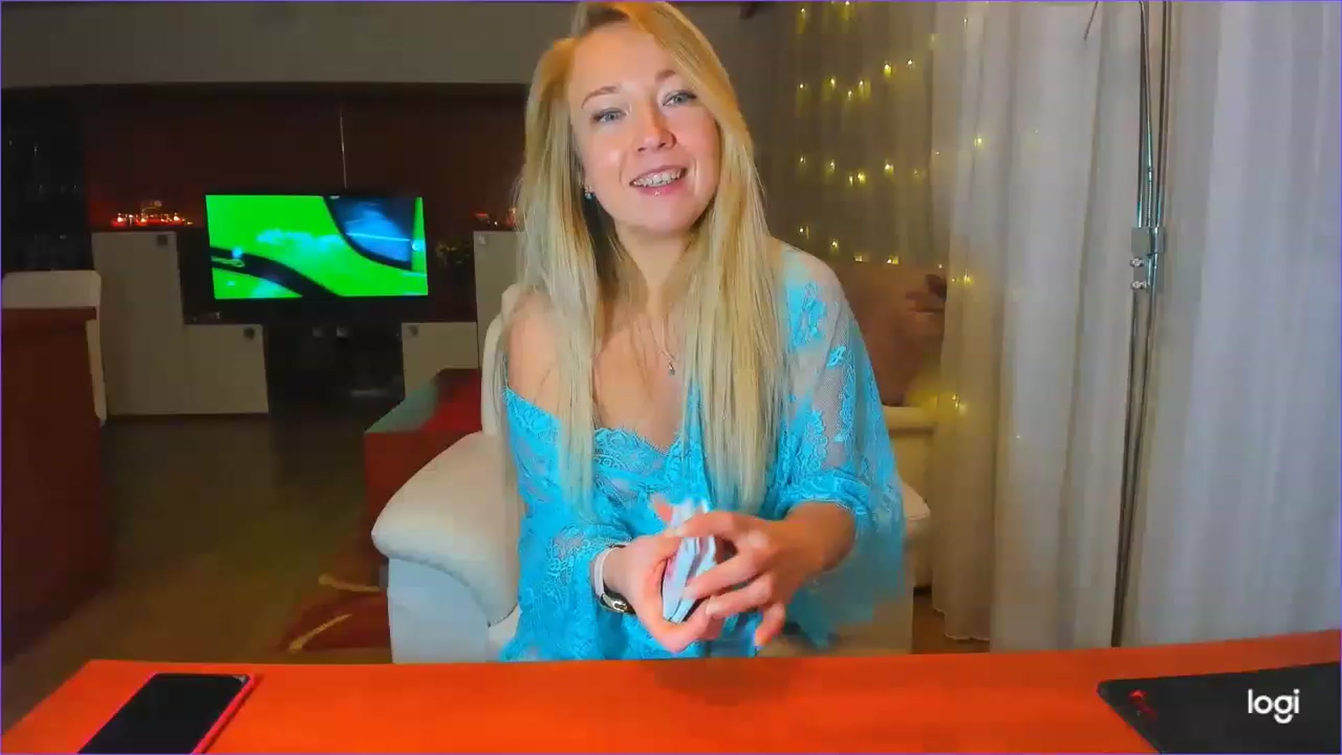 Gallery image thumbnail from LoraGlow's myfreecams stream on, 12/08/2022, 24:29 image 4 of 20