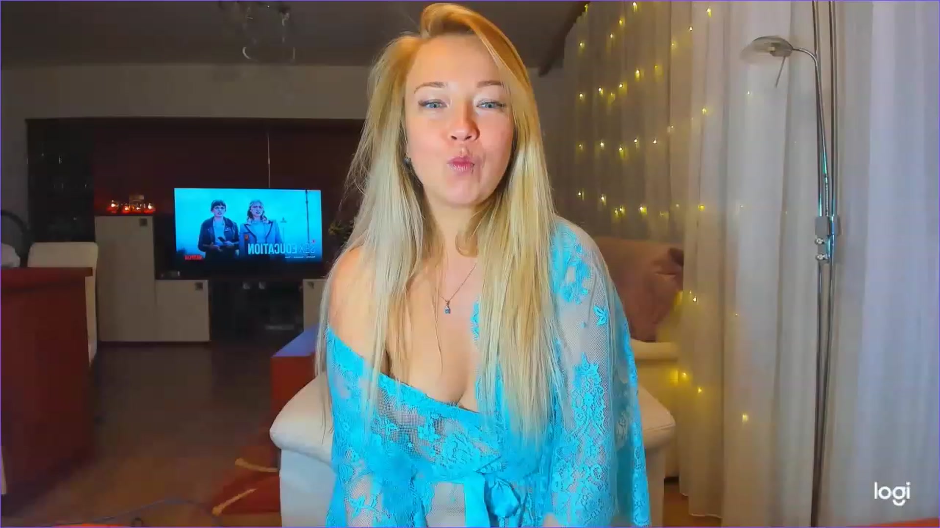 Gallery image thumbnail from LoraGlow's myfreecams stream on, 12/08/2022, 03:37 image 16 of 20