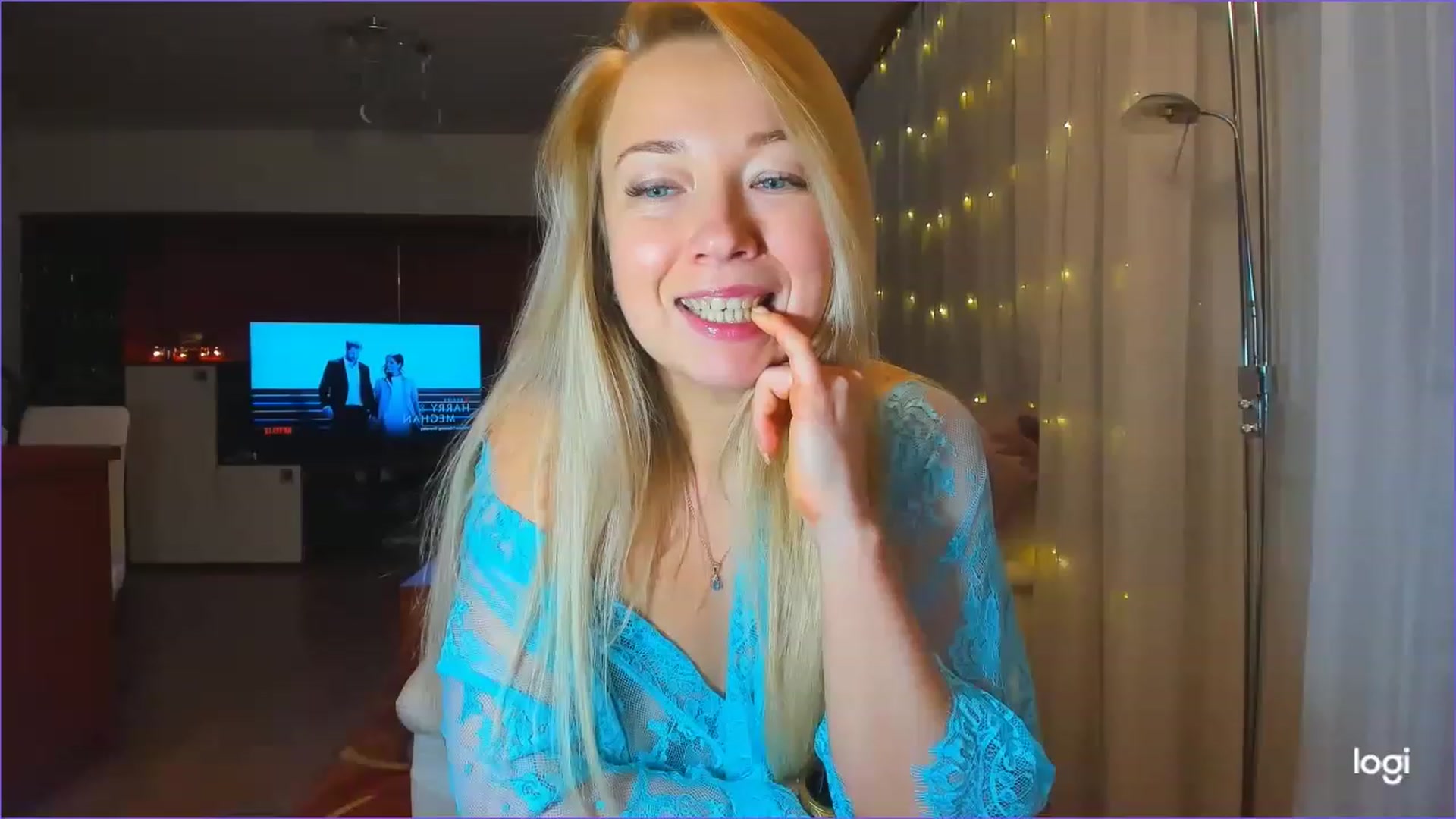 Gallery image thumbnail from LoraGlow's myfreecams stream on, 12/08/2022, 03:37 image 12 of 20