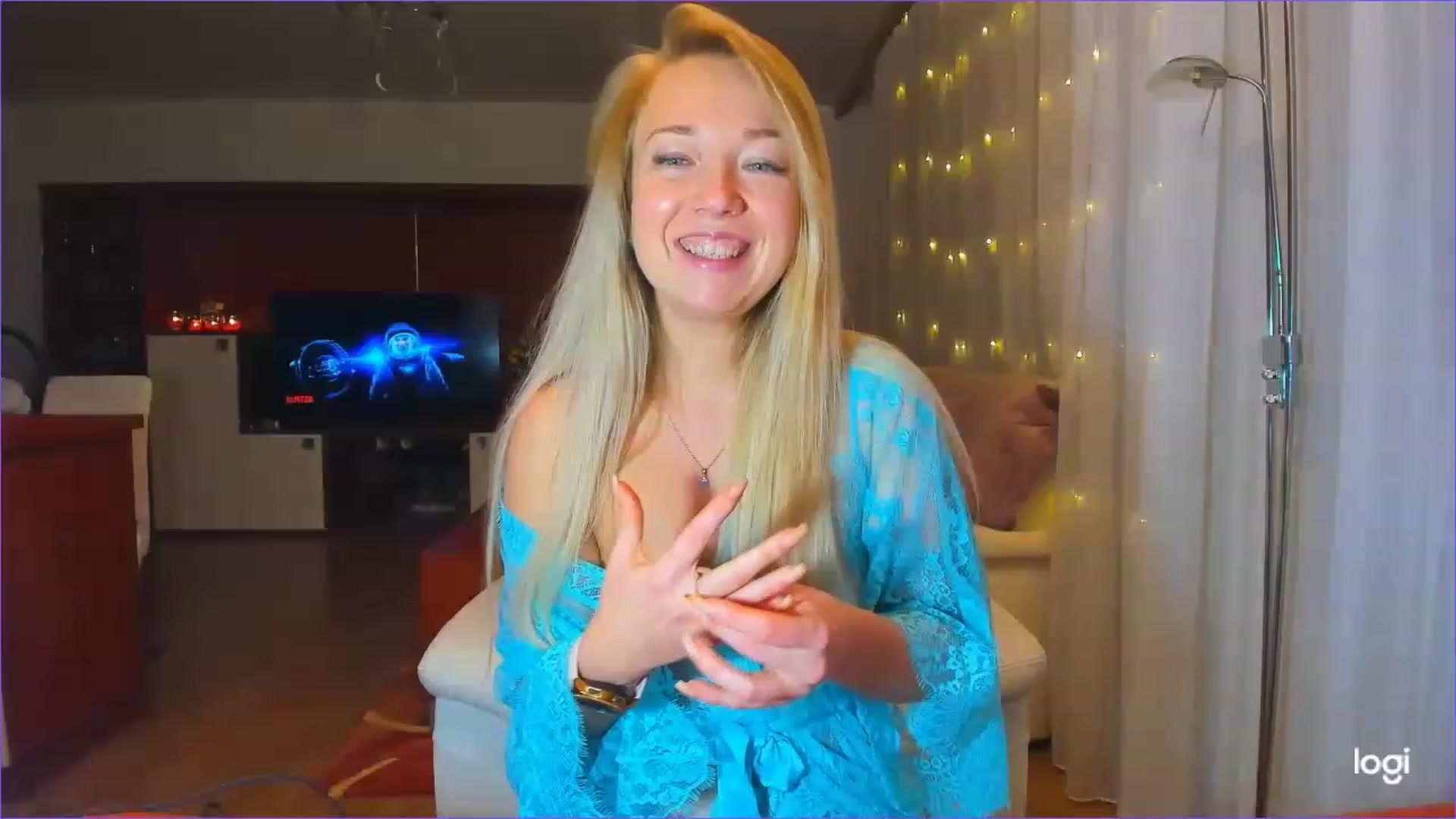 Gallery image thumbnail from LoraGlow's myfreecams stream on, 12/08/2022, 03:37 image 15 of 20