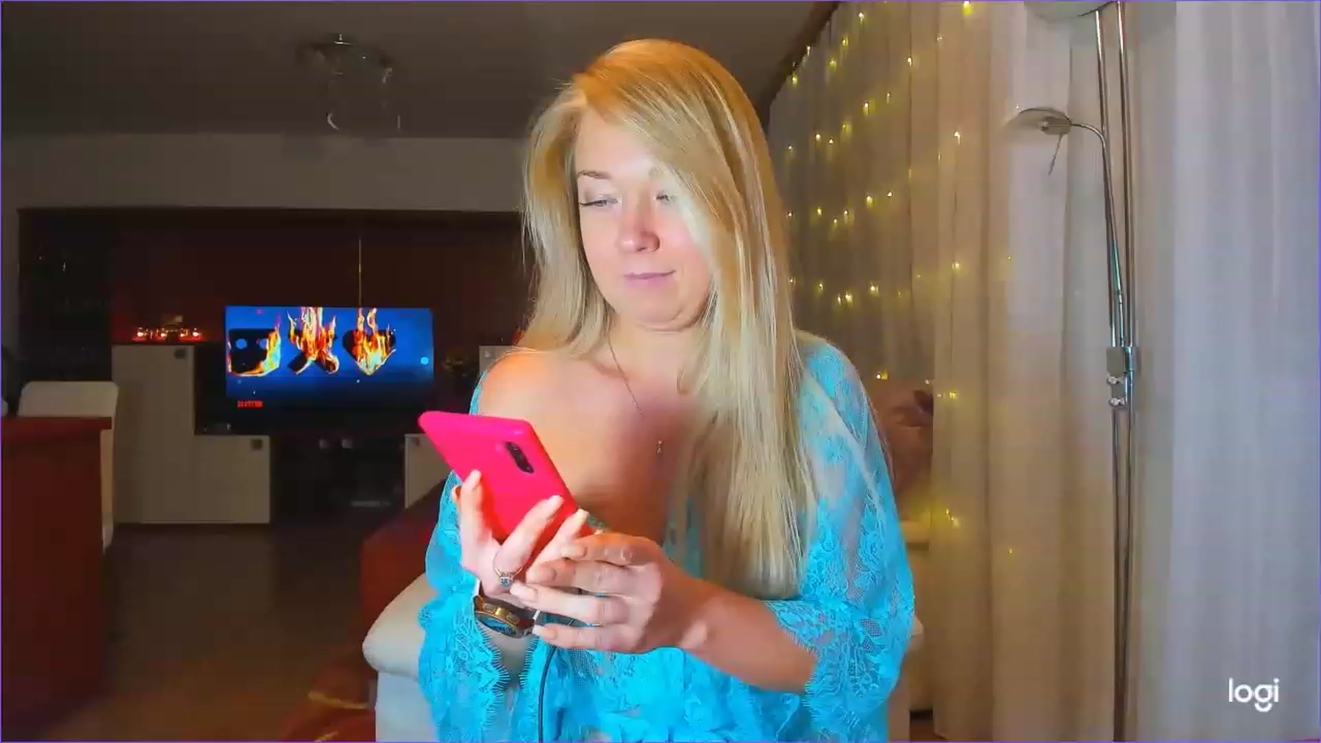 Gallery image thumbnail from LoraGlow's myfreecams stream on, 12/08/2022, 03:37 image 1 of 20