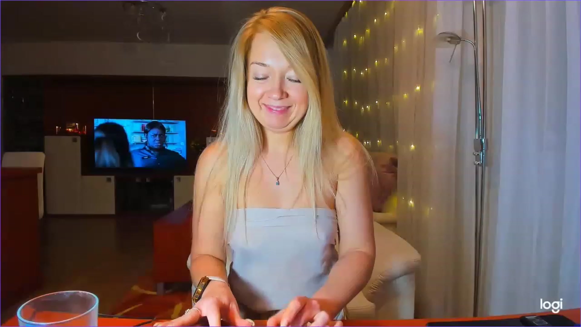 Gallery image thumbnail from LoraGlow's myfreecams stream on, 12/09/2022, 24:02 image 1 of 20