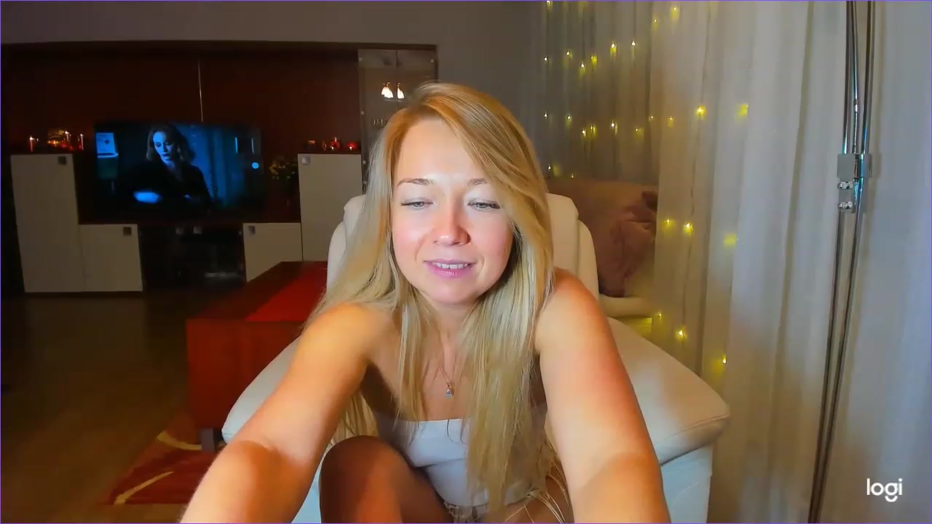 Gallery image thumbnail from LoraGlow's myfreecams stream on, 12/09/2022, 01:11 image 11 of 20