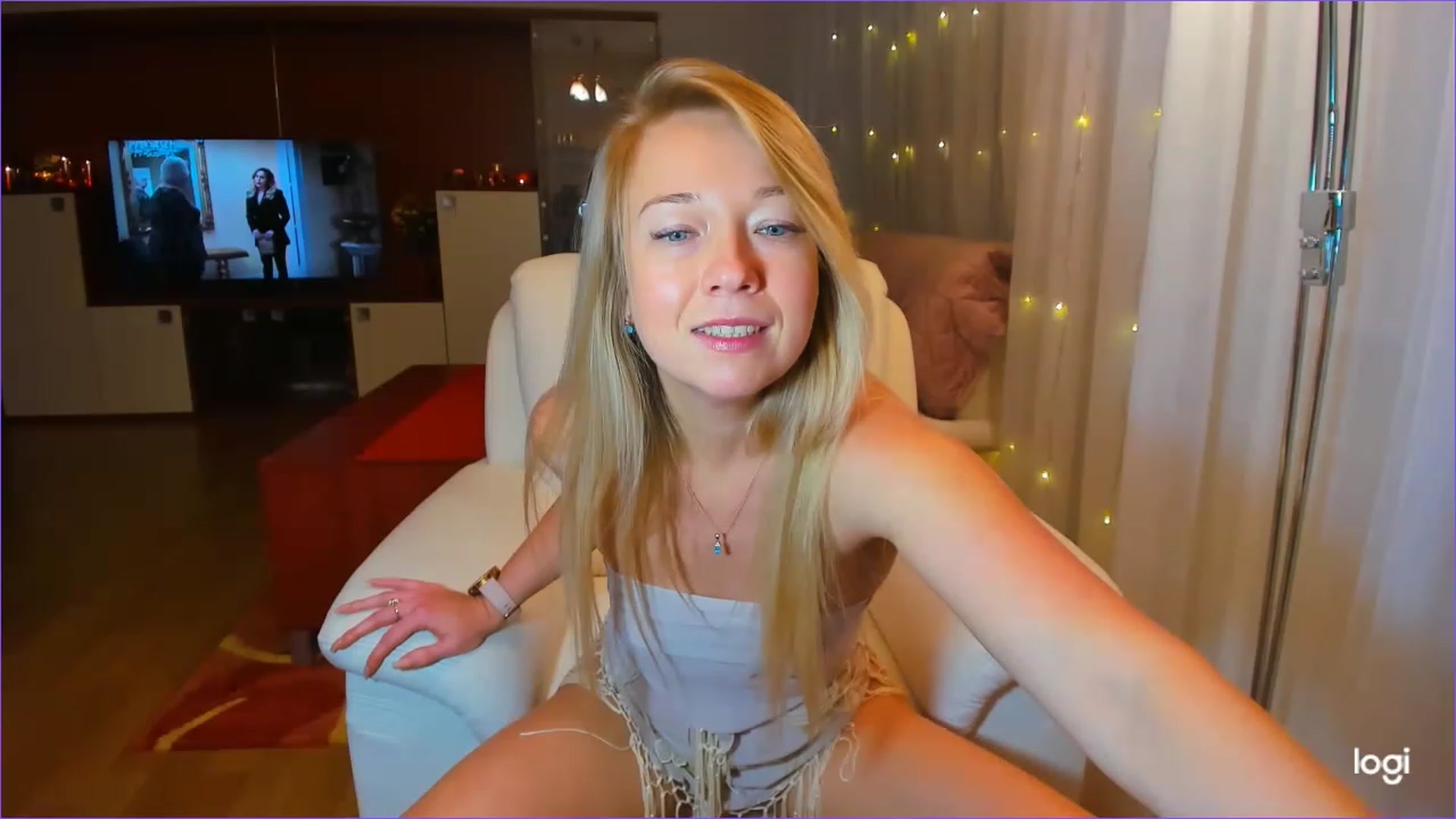 Gallery image thumbnail from LoraGlow's myfreecams stream on, 12/09/2022, 01:11 image 19 of 20