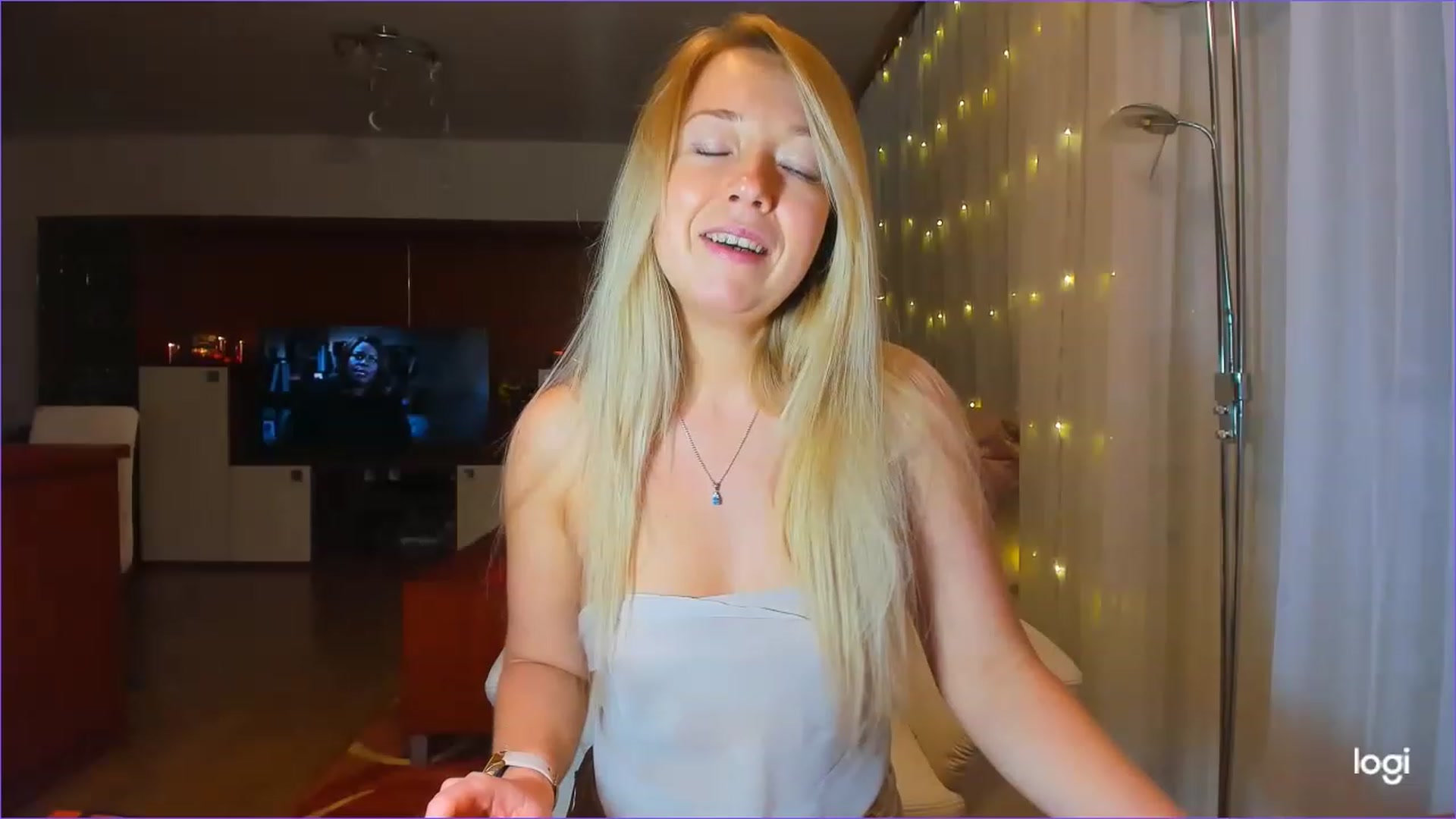 Gallery image thumbnail from LoraGlow's myfreecams stream on, 12/09/2022, 01:11 image 5 of 20