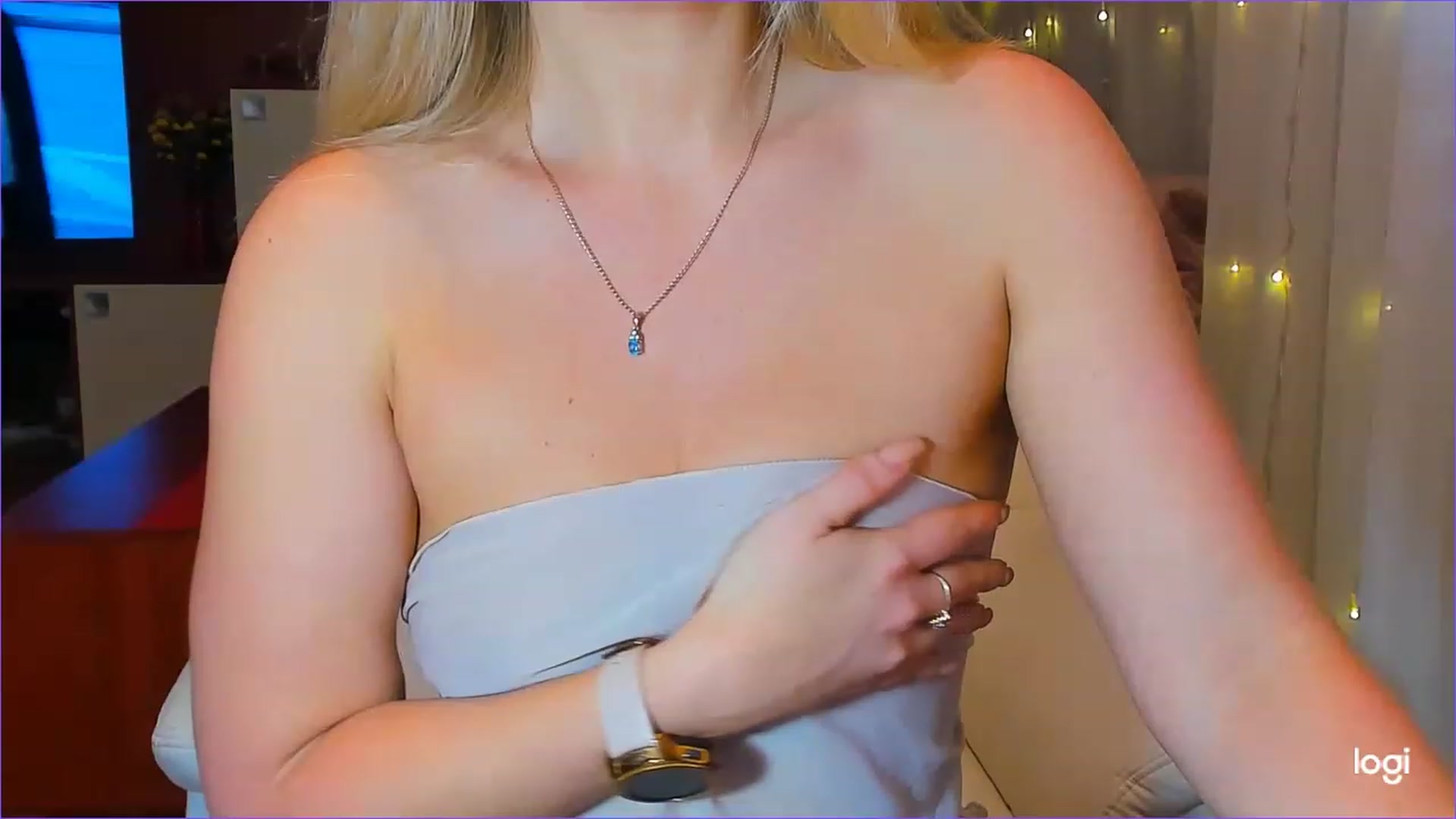 Gallery image thumbnail from LoraGlow's myfreecams stream on, 12/09/2022, 03:05 image 10 of 20