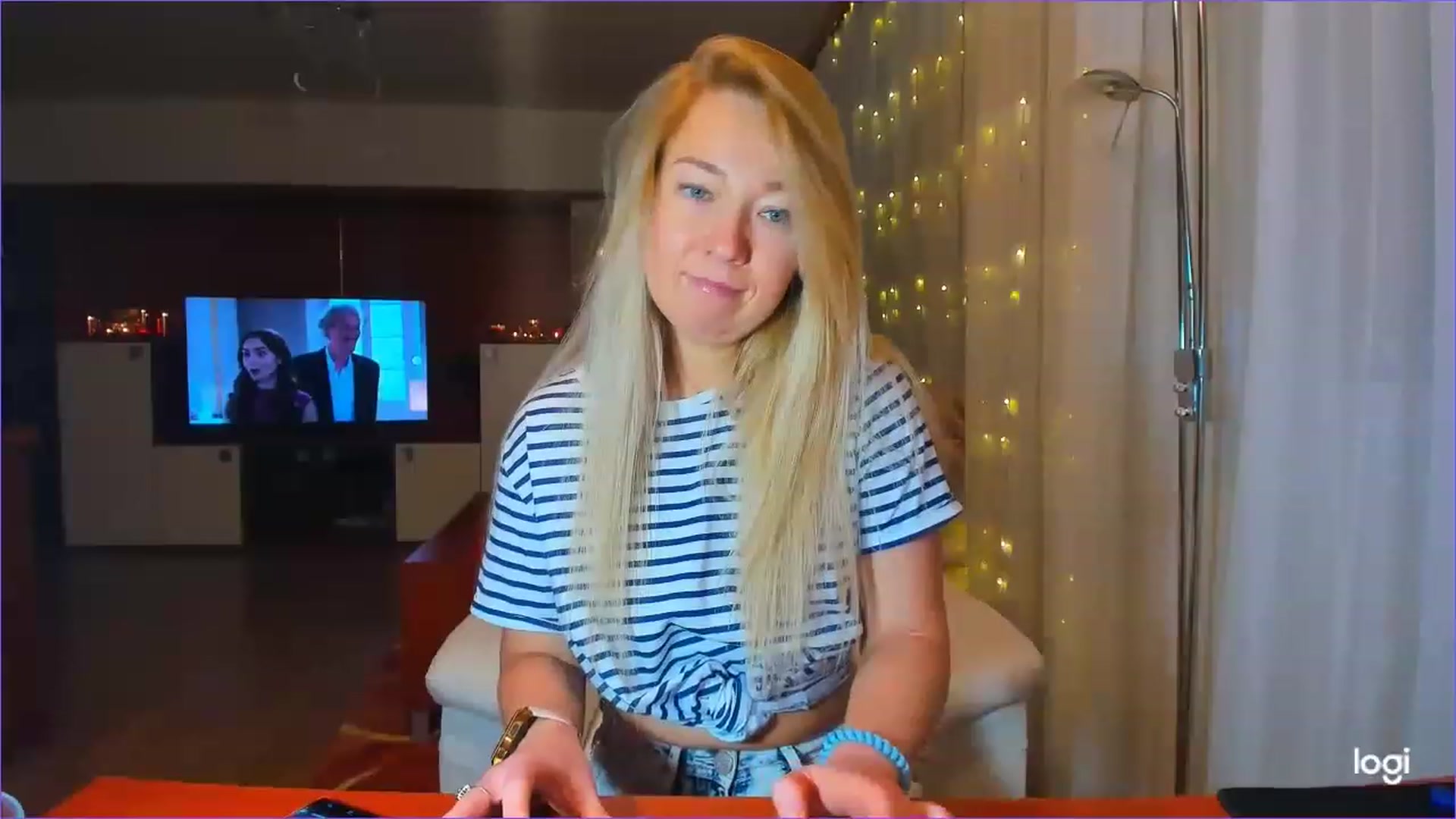 Gallery image thumbnail from LoraGlow's myfreecams stream on, 12/10/2022, 24:25 image 8 of 20