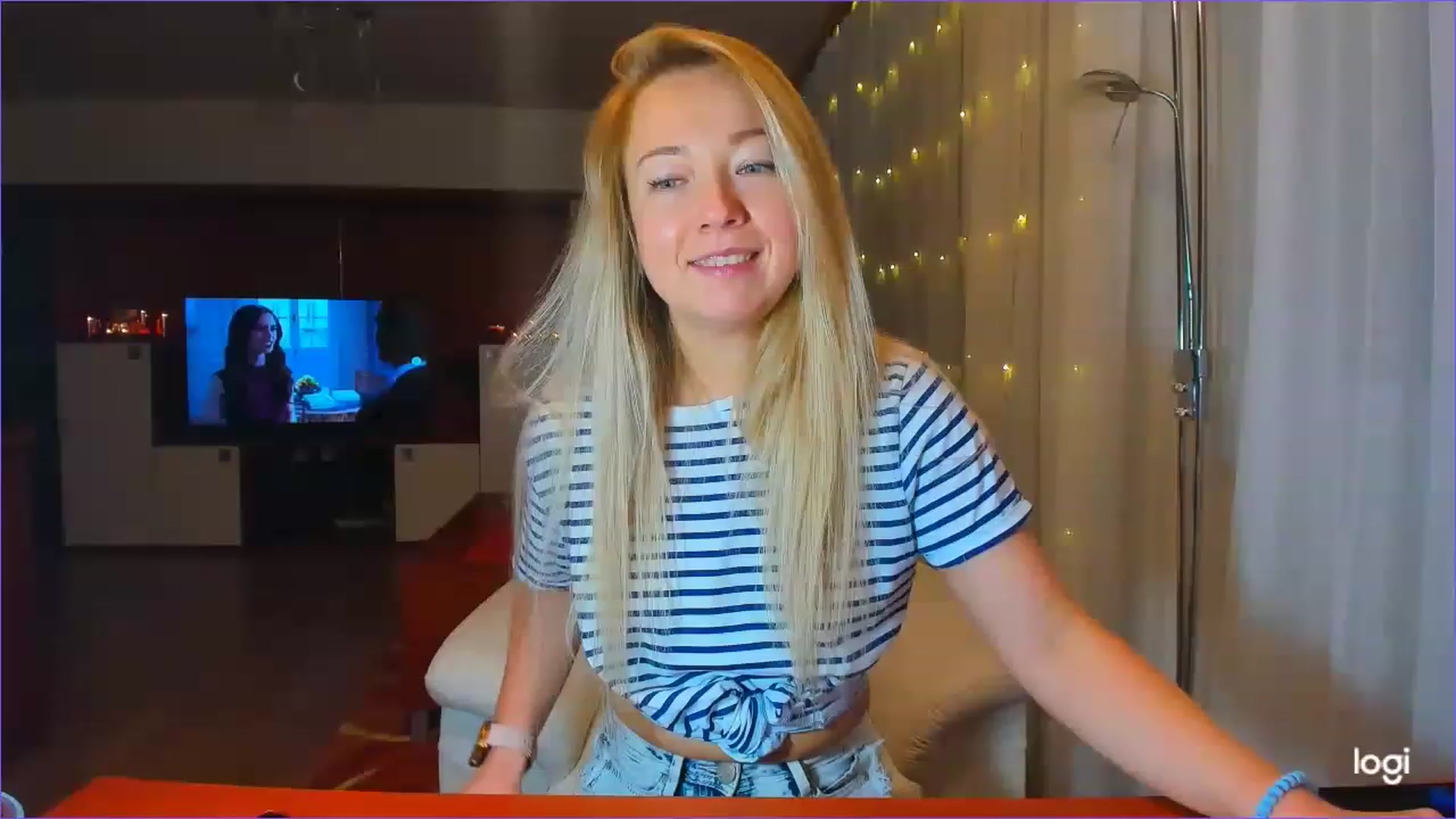 Gallery image thumbnail from LoraGlow's myfreecams stream on, 12/10/2022, 24:25 image 12 of 20