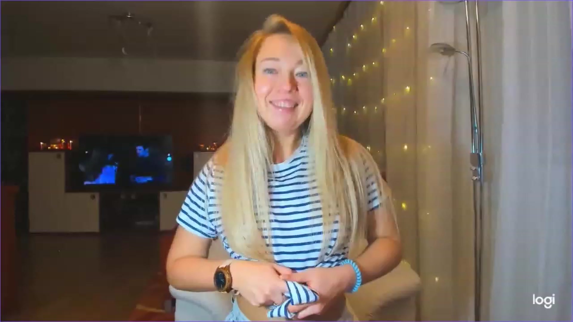 Gallery image thumbnail from LoraGlow's myfreecams stream on, 12/10/2022, 02:35 image 8 of 20