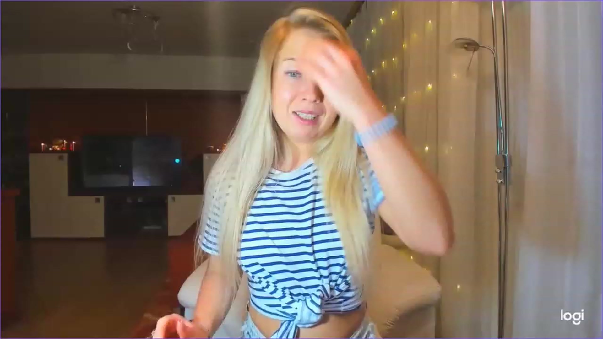 Gallery image thumbnail from LoraGlow's myfreecams stream on, 12/10/2022, 02:35 image 9 of 20