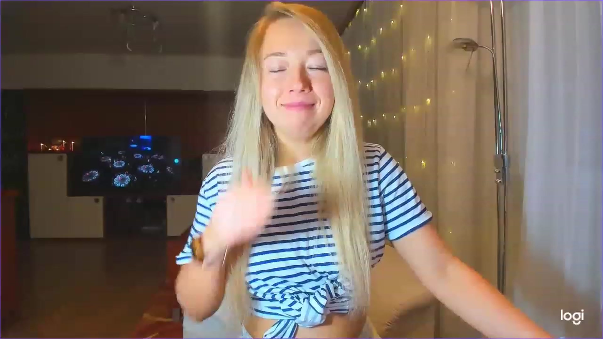 Gallery image thumbnail from LoraGlow's myfreecams stream on, 12/10/2022, 02:35 image 18 of 20