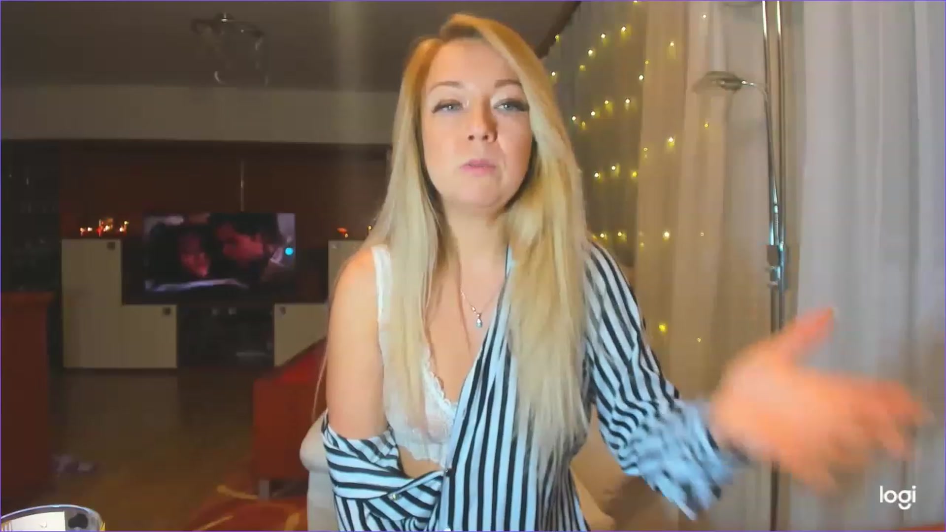 Gallery image thumbnail from LoraGlow's myfreecams stream on, 12/12/2022, 22:38 image 12 of 20