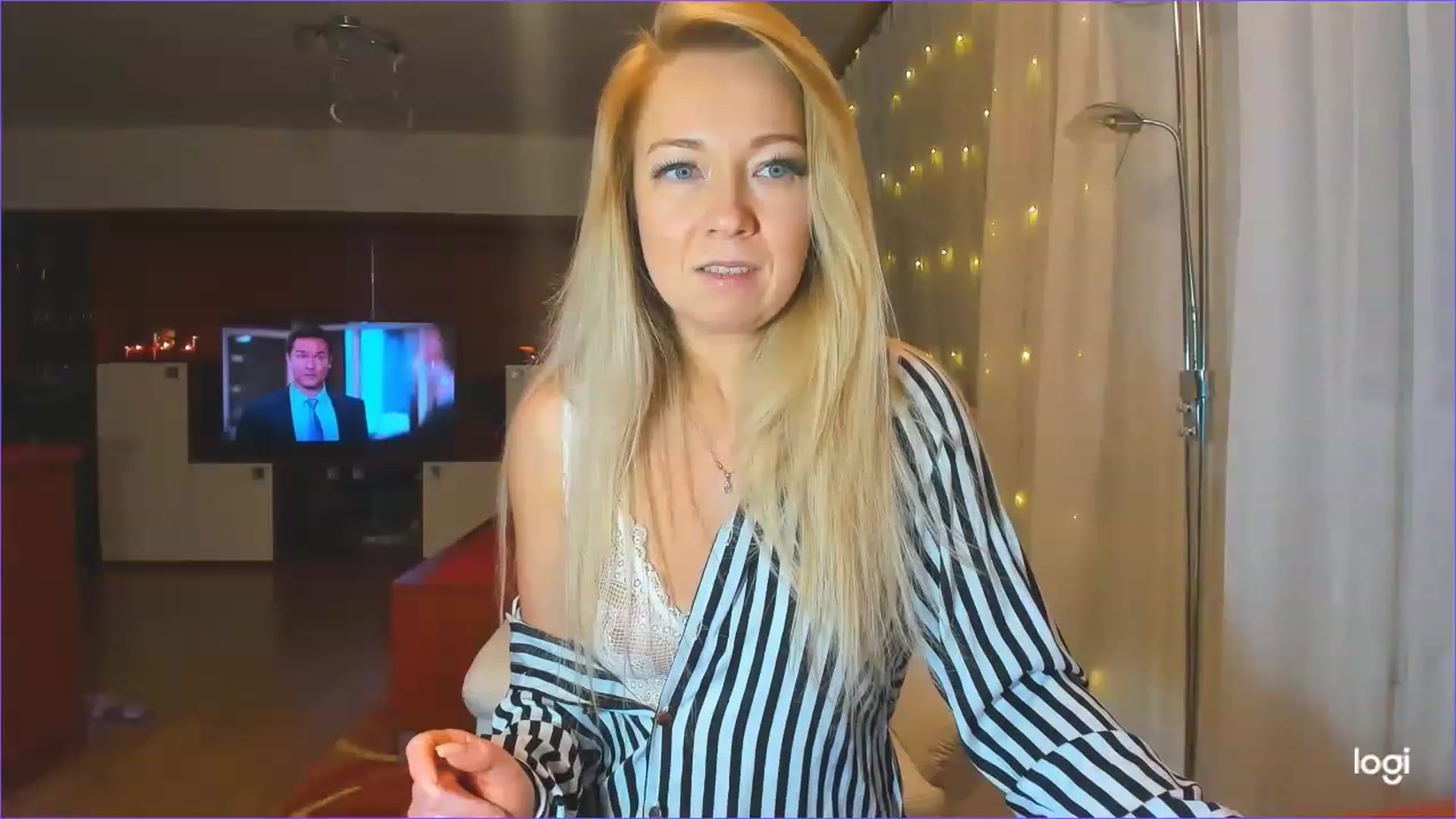 Gallery image thumbnail from LoraGlow's myfreecams stream on, 12/12/2022, 22:38 image 17 of 20