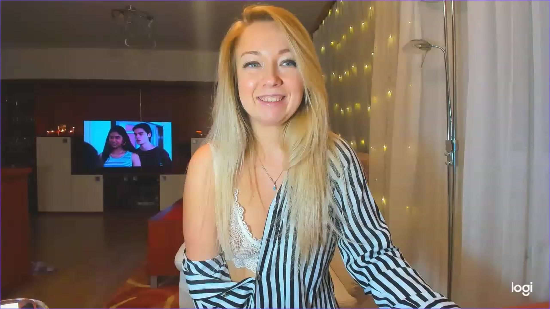 Gallery image thumbnail from LoraGlow's myfreecams stream on, 12/12/2022, 22:38 image 14 of 20