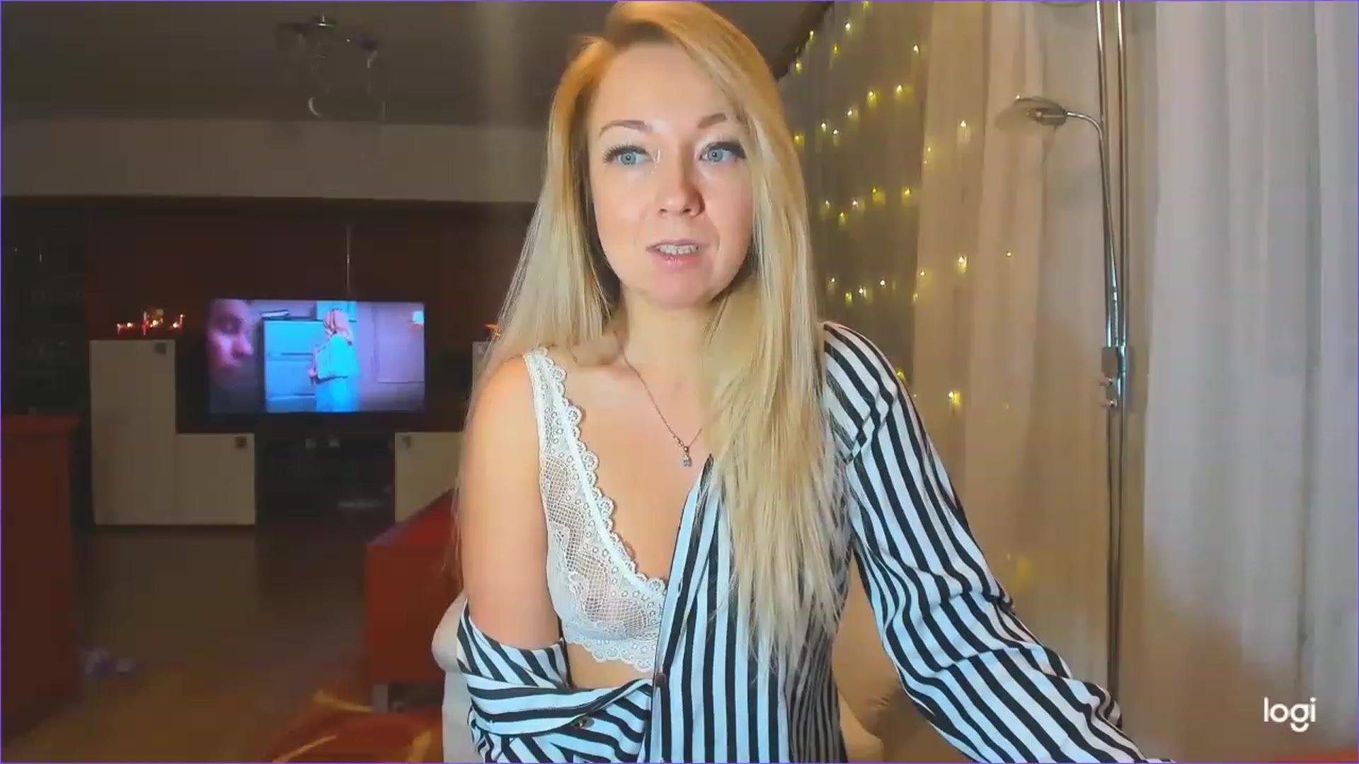 Gallery image thumbnail from LoraGlow's myfreecams stream on, 12/12/2022, 22:38 image 18 of 20