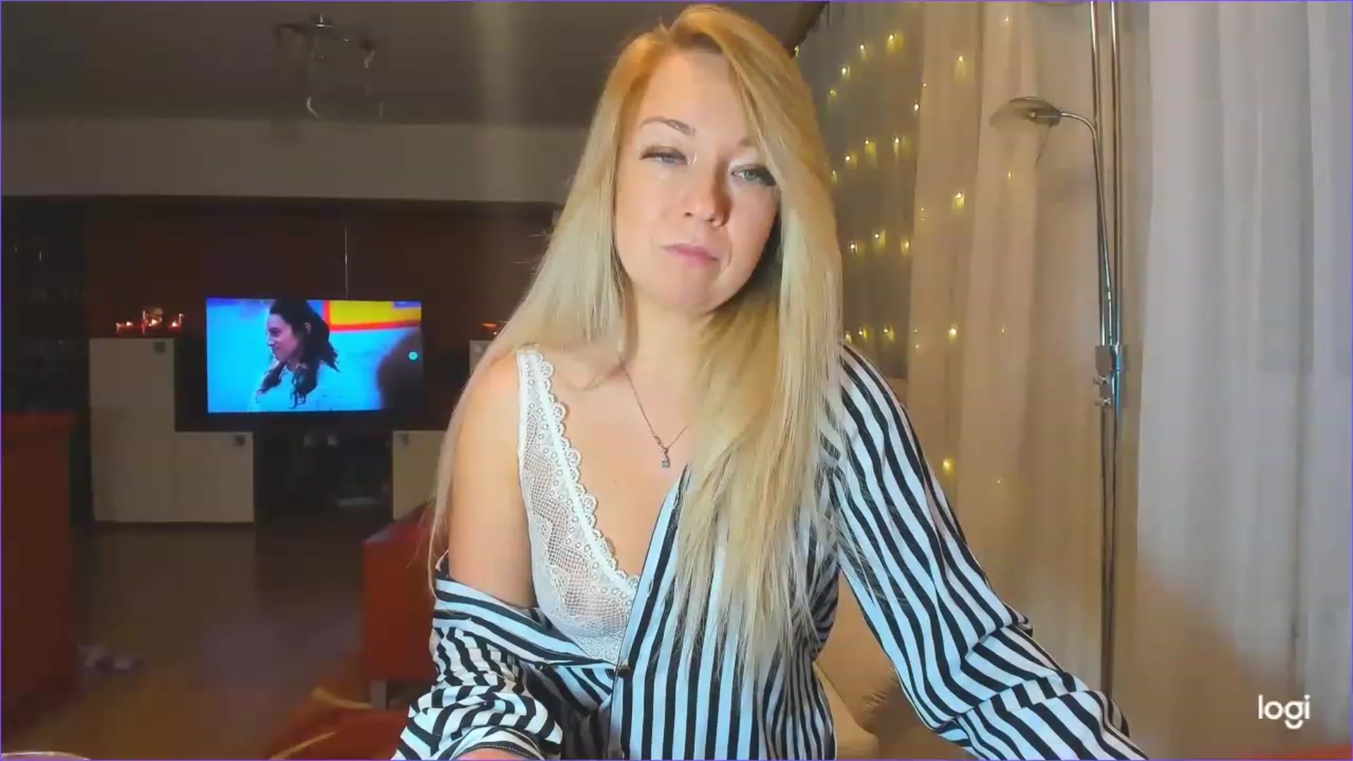 Gallery image thumbnail from LoraGlow's myfreecams stream on, 12/12/2022, 22:38 image 19 of 20