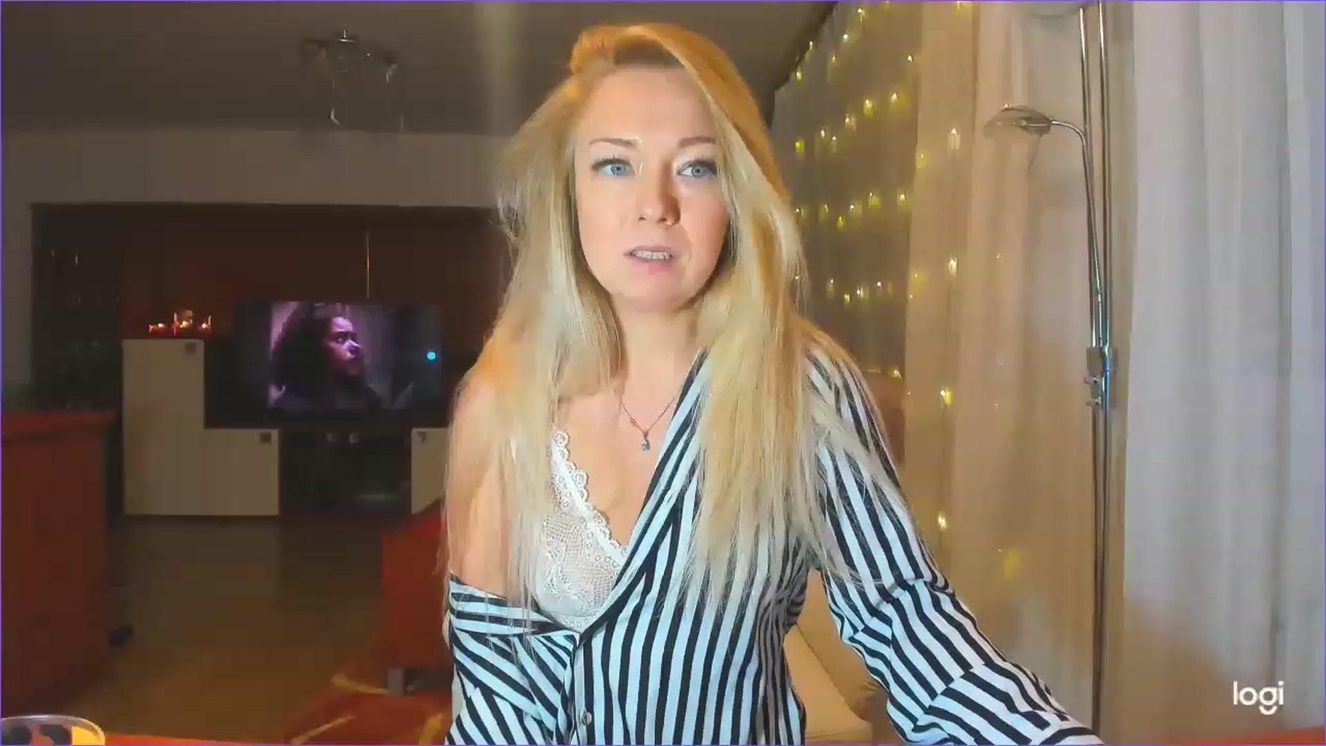Gallery image thumbnail from LoraGlow's myfreecams stream on, 12/12/2022, 23:19 image 2 of 20